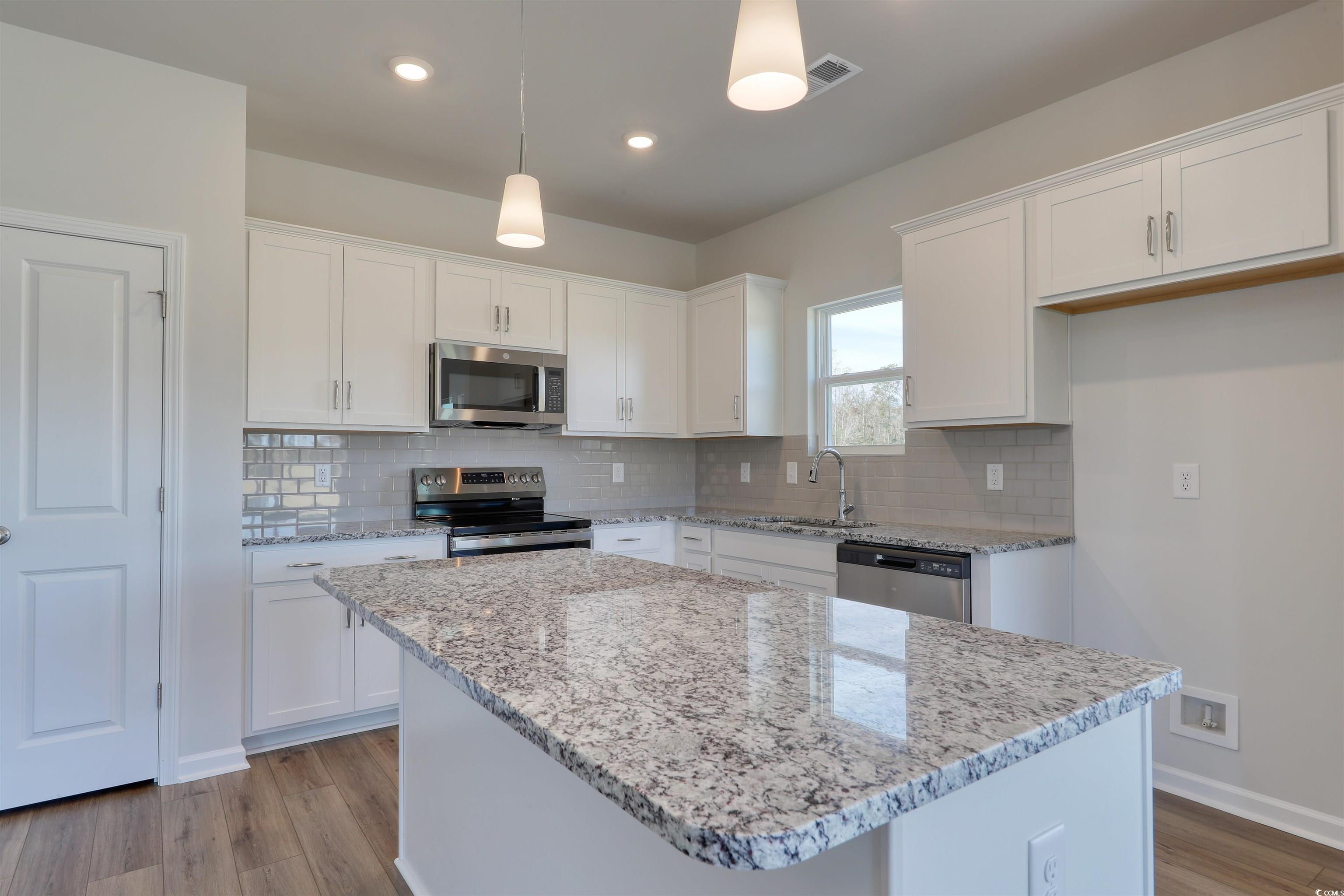 409 Meadow Sweet Pl Property Photo 5