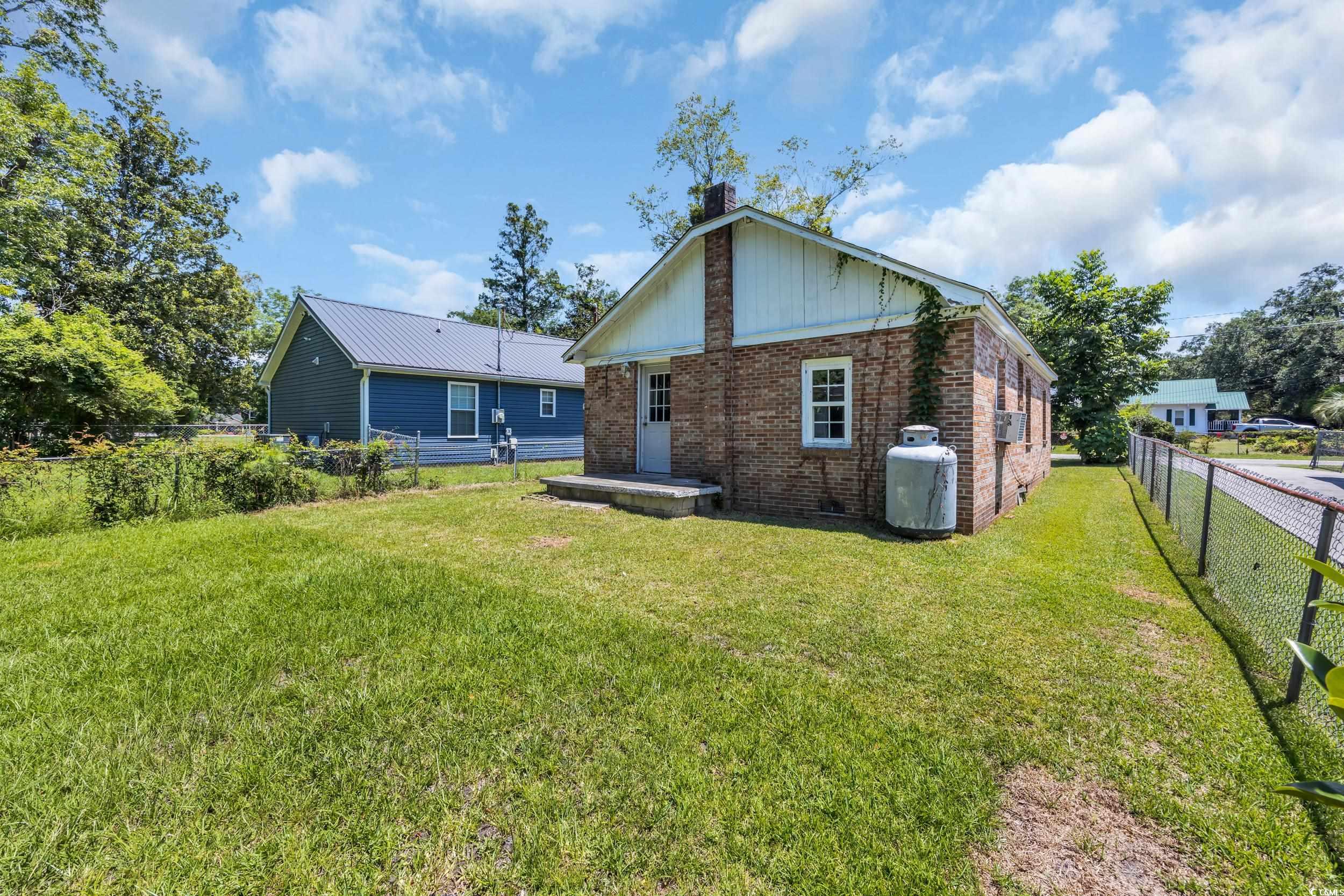 1712 Brown St. Property Photo 9