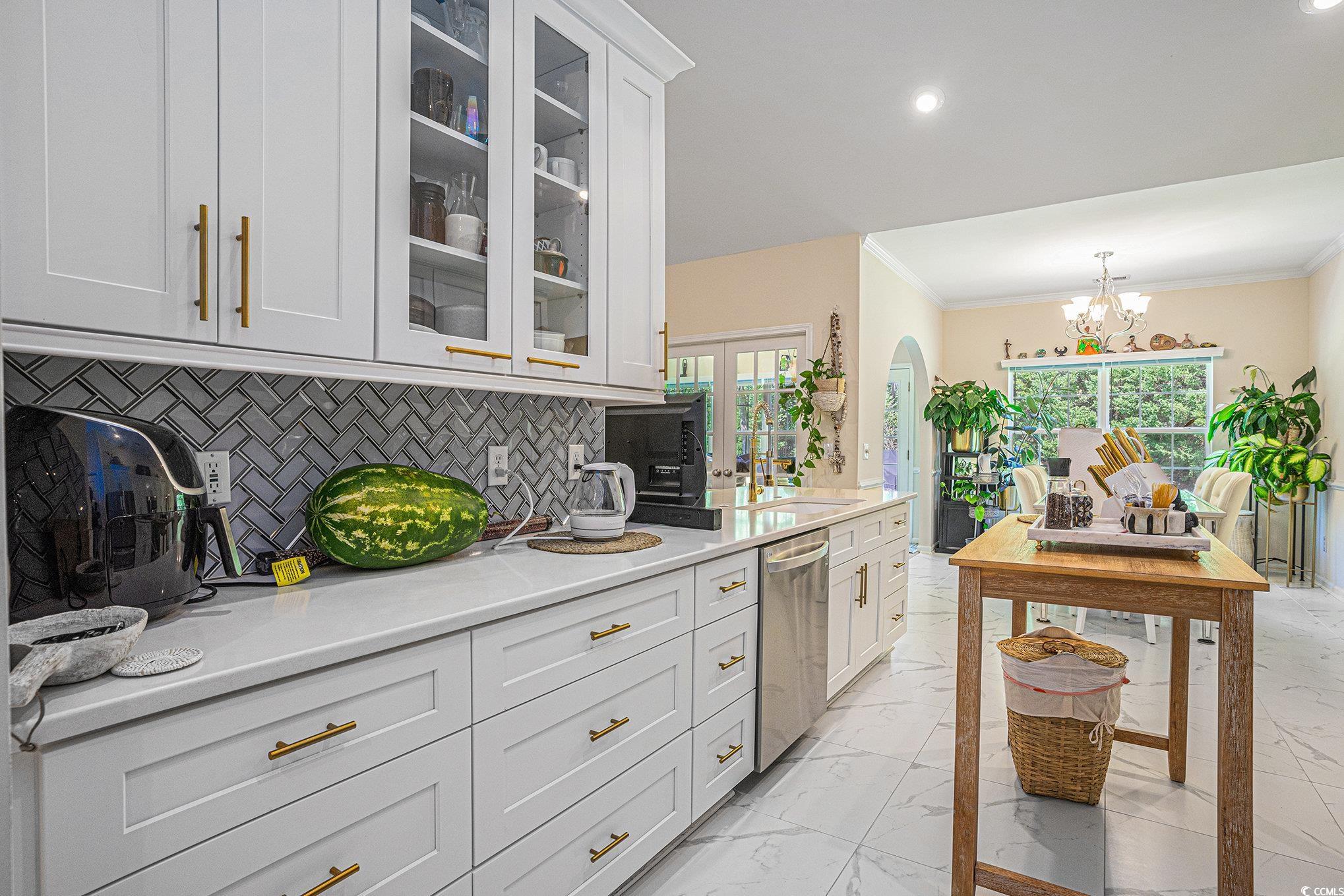 253 Carriage Lake Dr. Property Photo 5