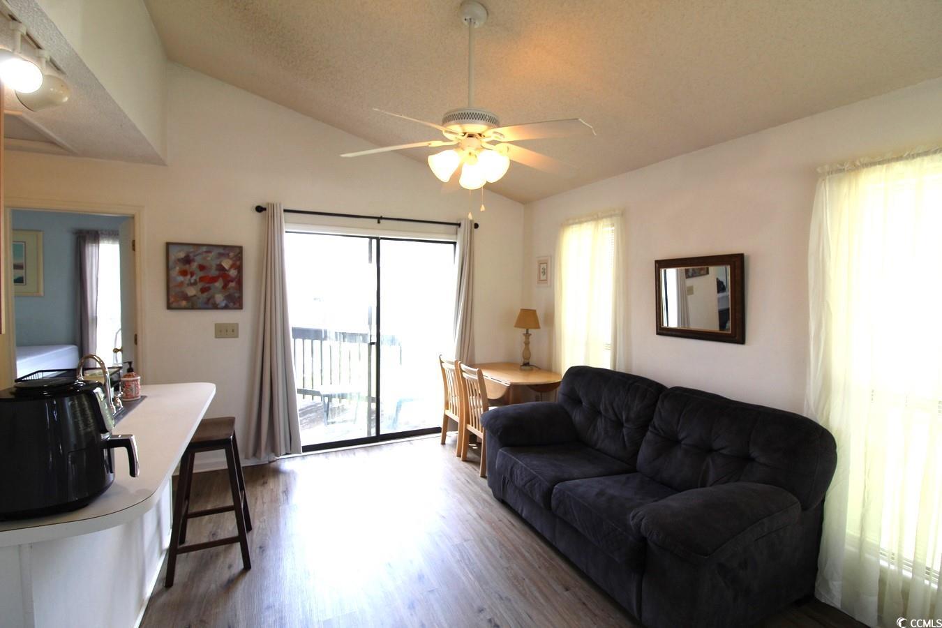 408 Tree Top Ct. Property Photo 4