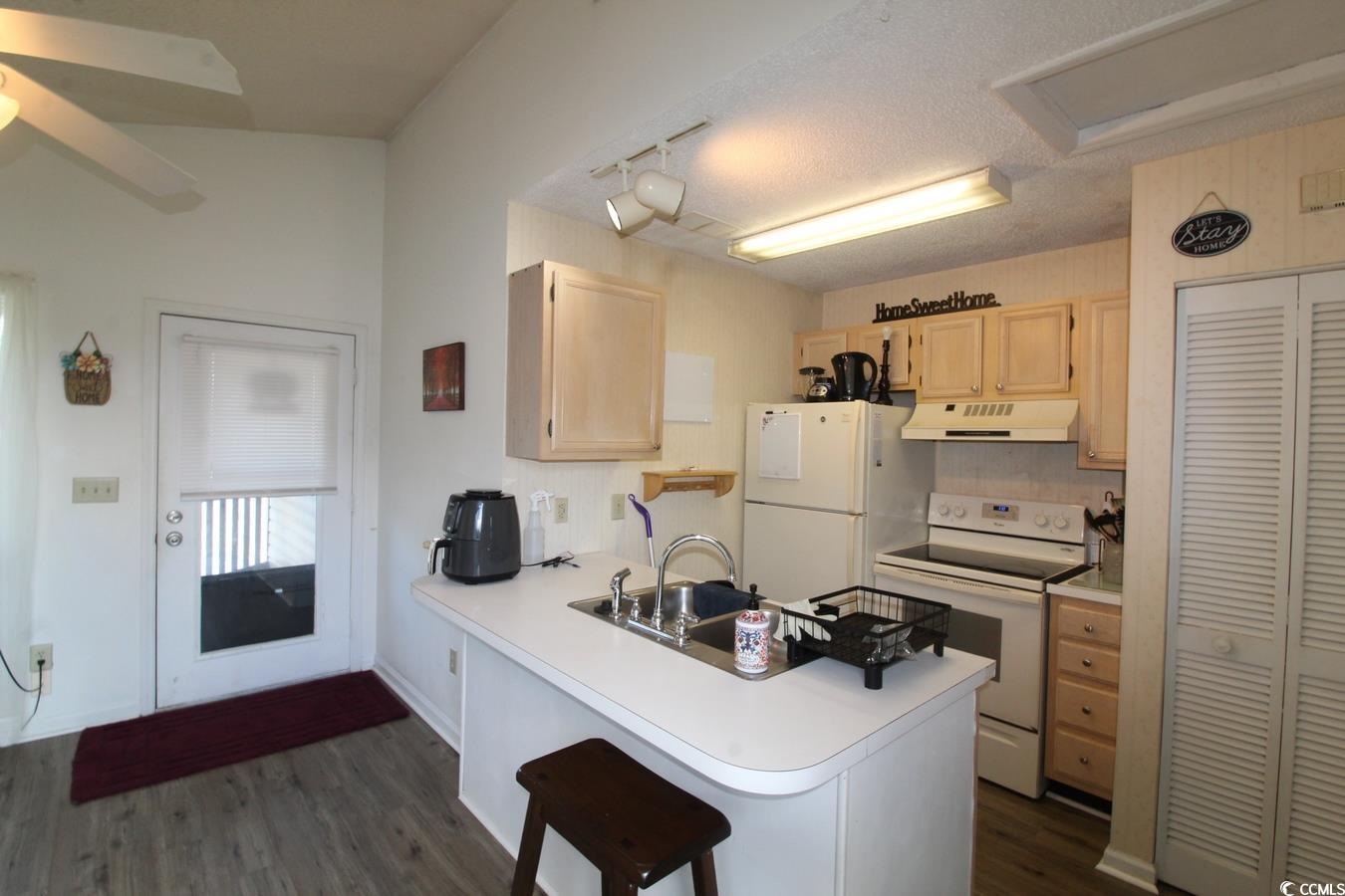 408 Tree Top Ct. Property Photo 5