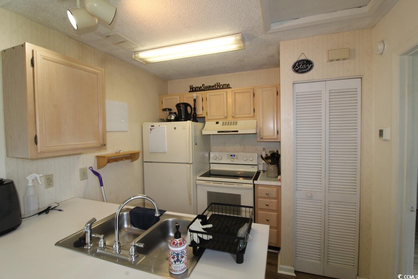 408 Tree Top Ct. Property Photo 6