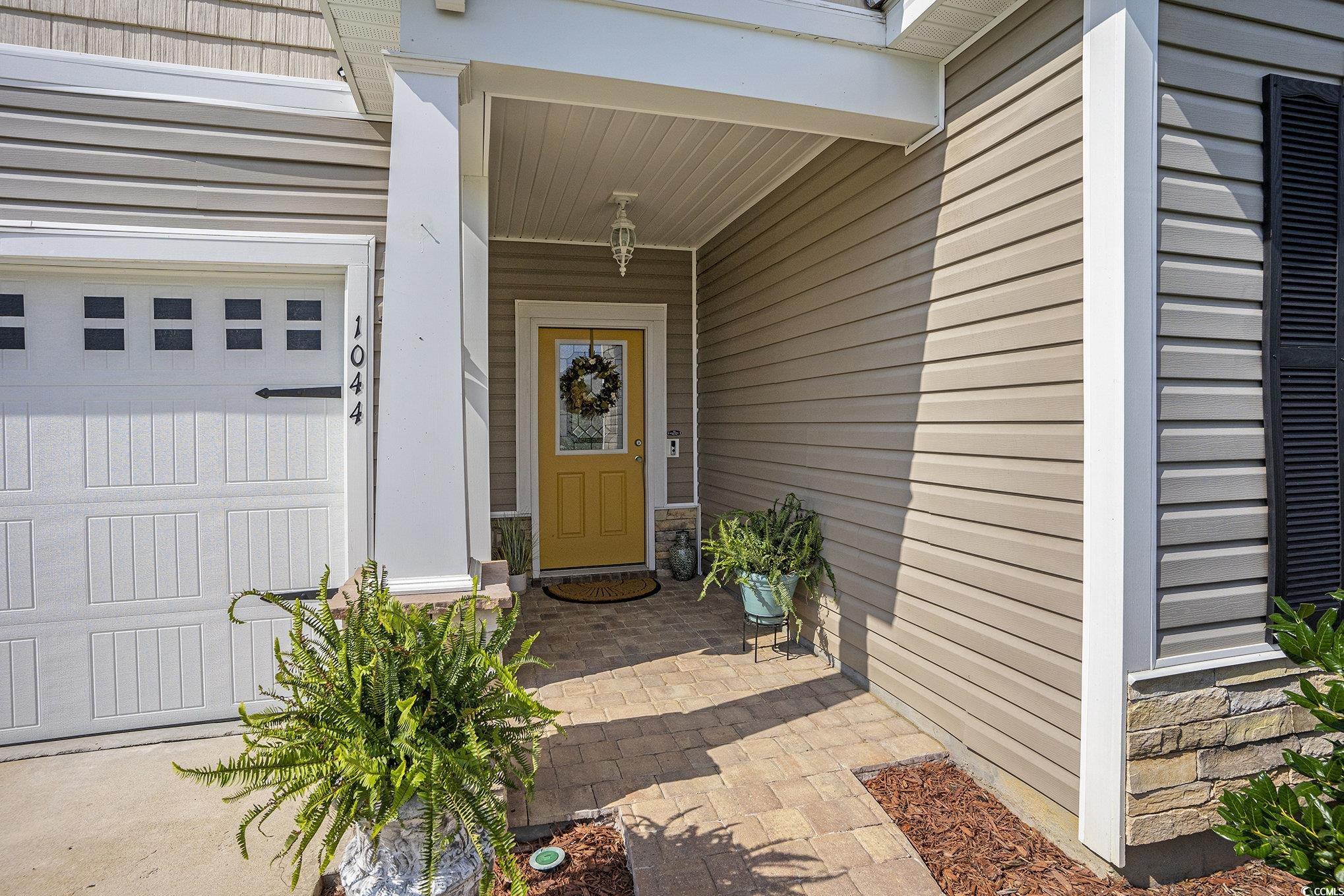 1044 Caprisia Loop Property Photo 2