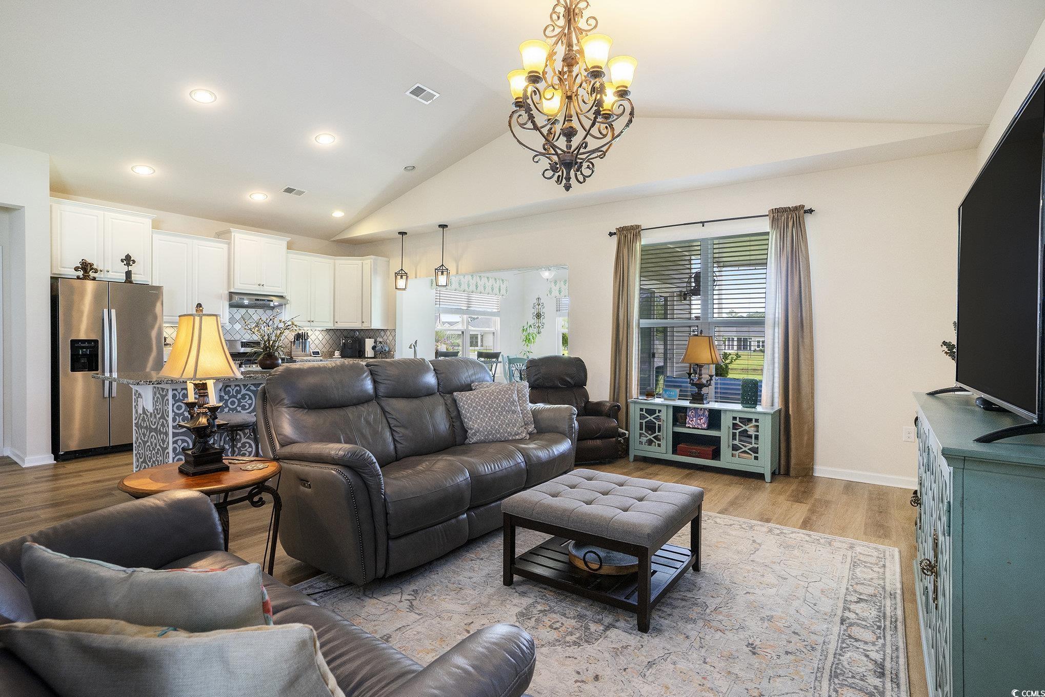 1044 Caprisia Loop Property Photo 4