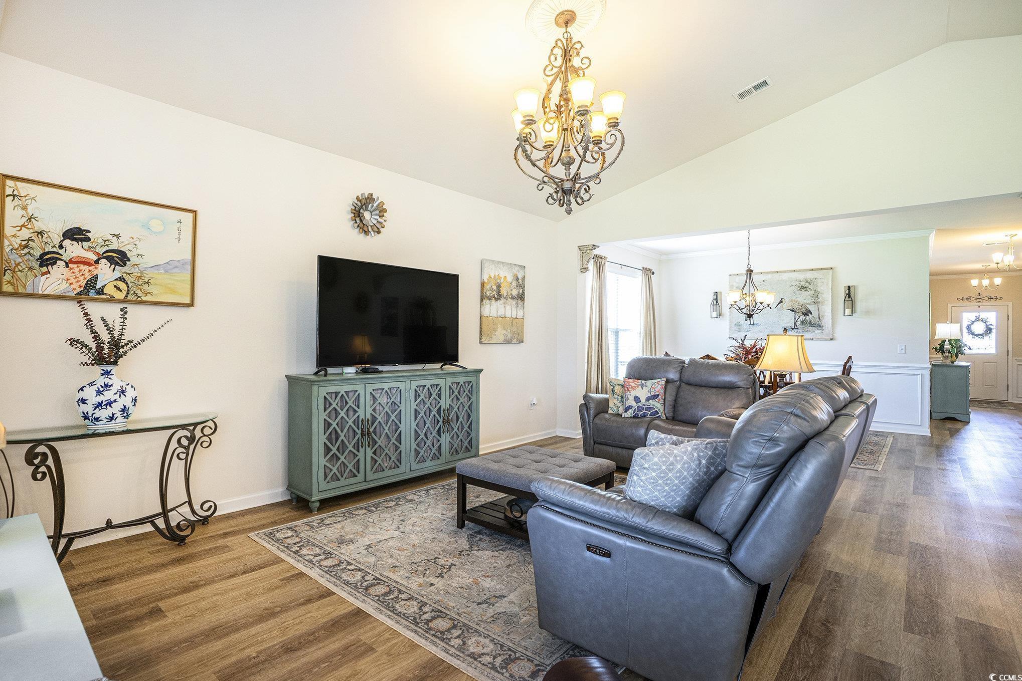 1044 Caprisia Loop Property Photo 5