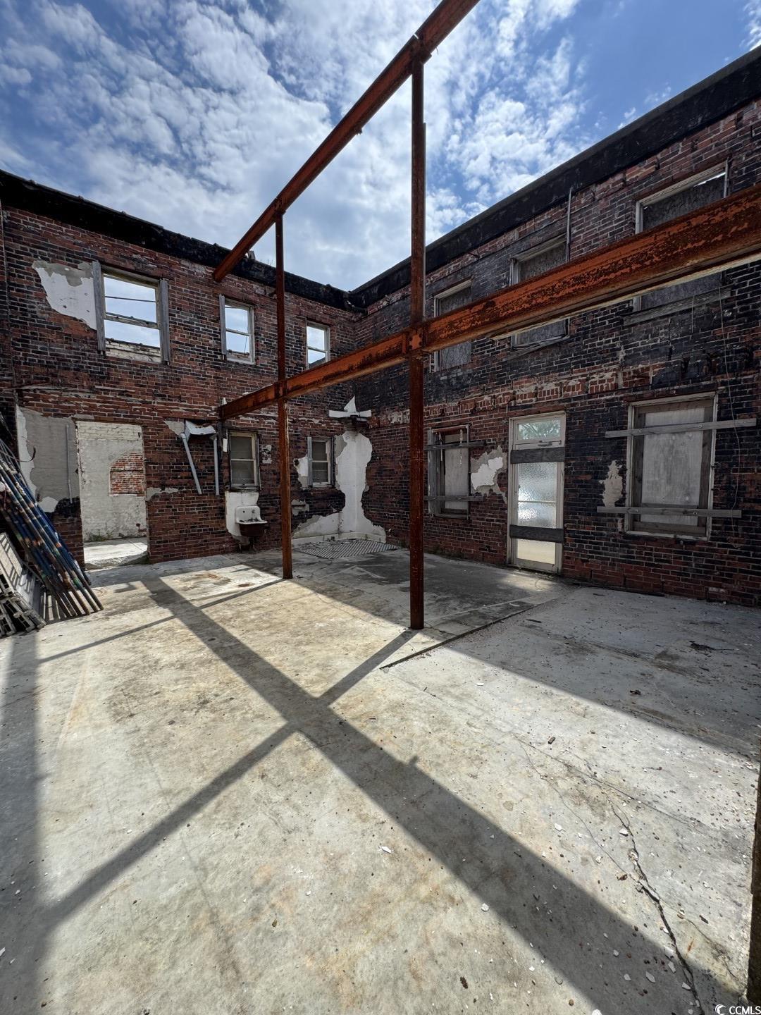 902 Front St. Property Photo 12