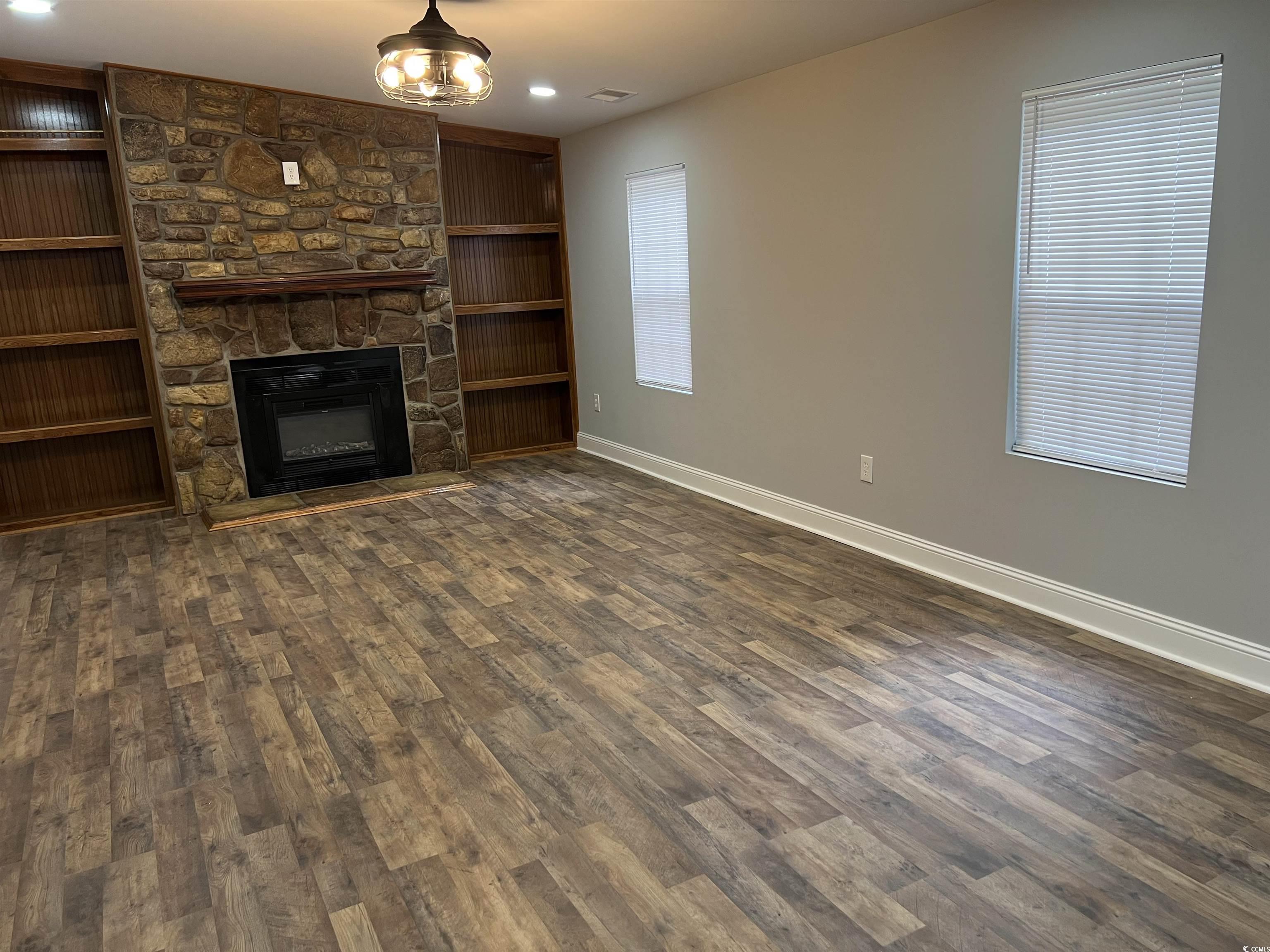 425 East Surfwind Dr. Property Photo 5