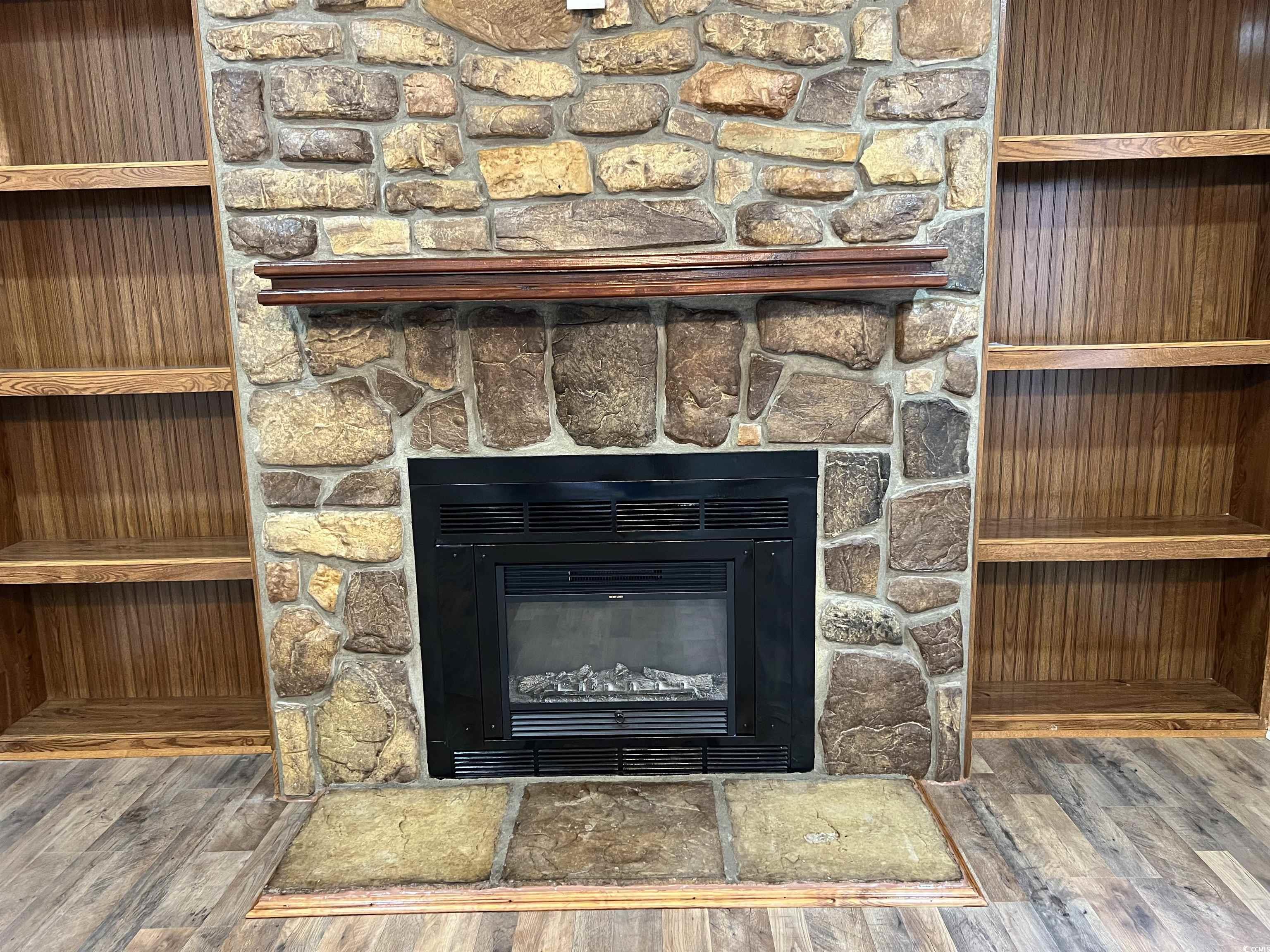 425 East Surfwind Dr. Property Photo 6