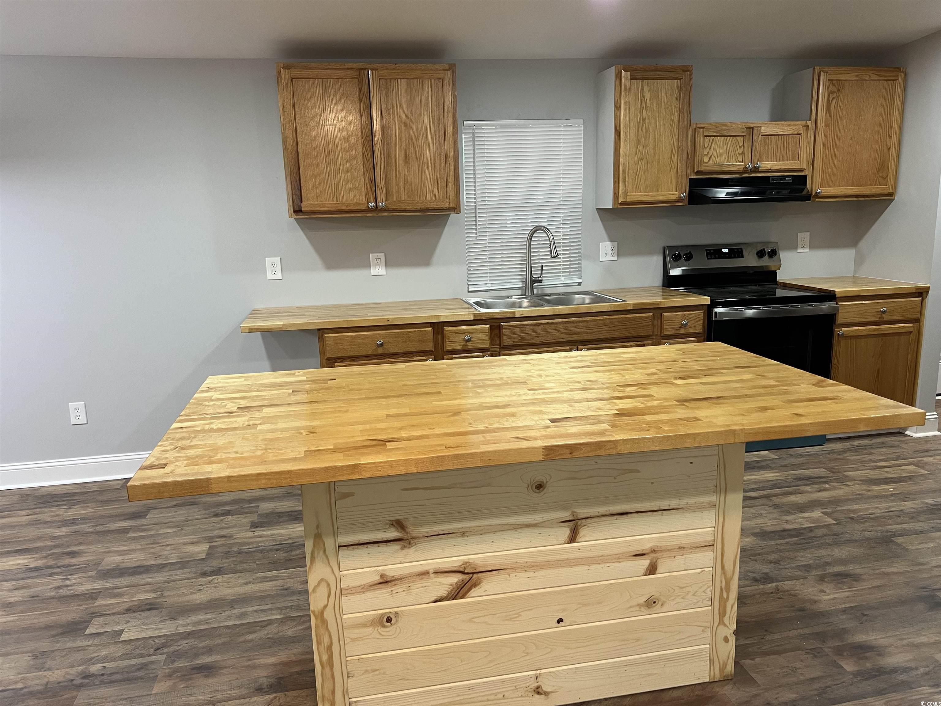 425 East Surfwind Dr. Property Photo 8