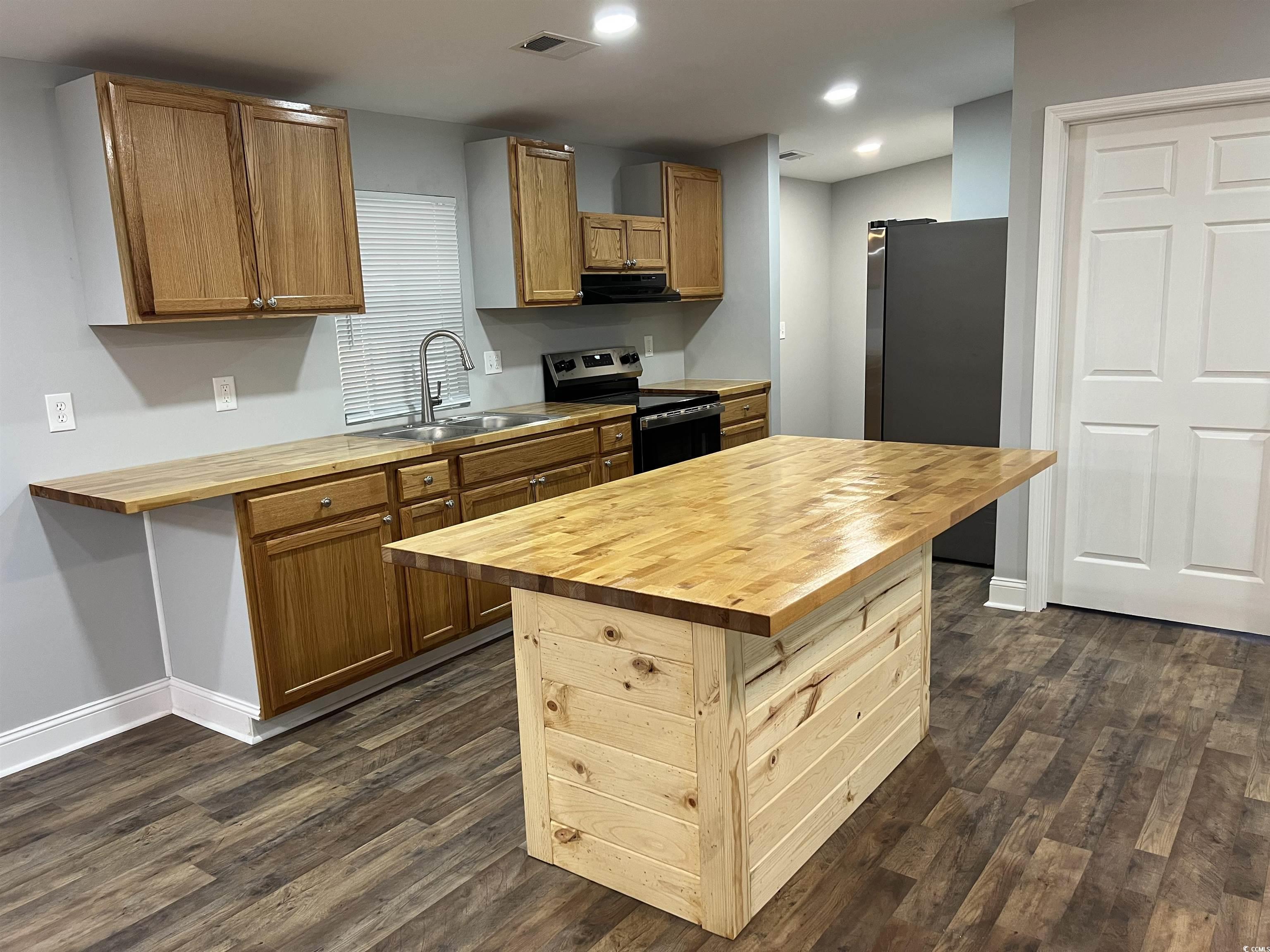 425 East Surfwind Dr. Property Photo 9