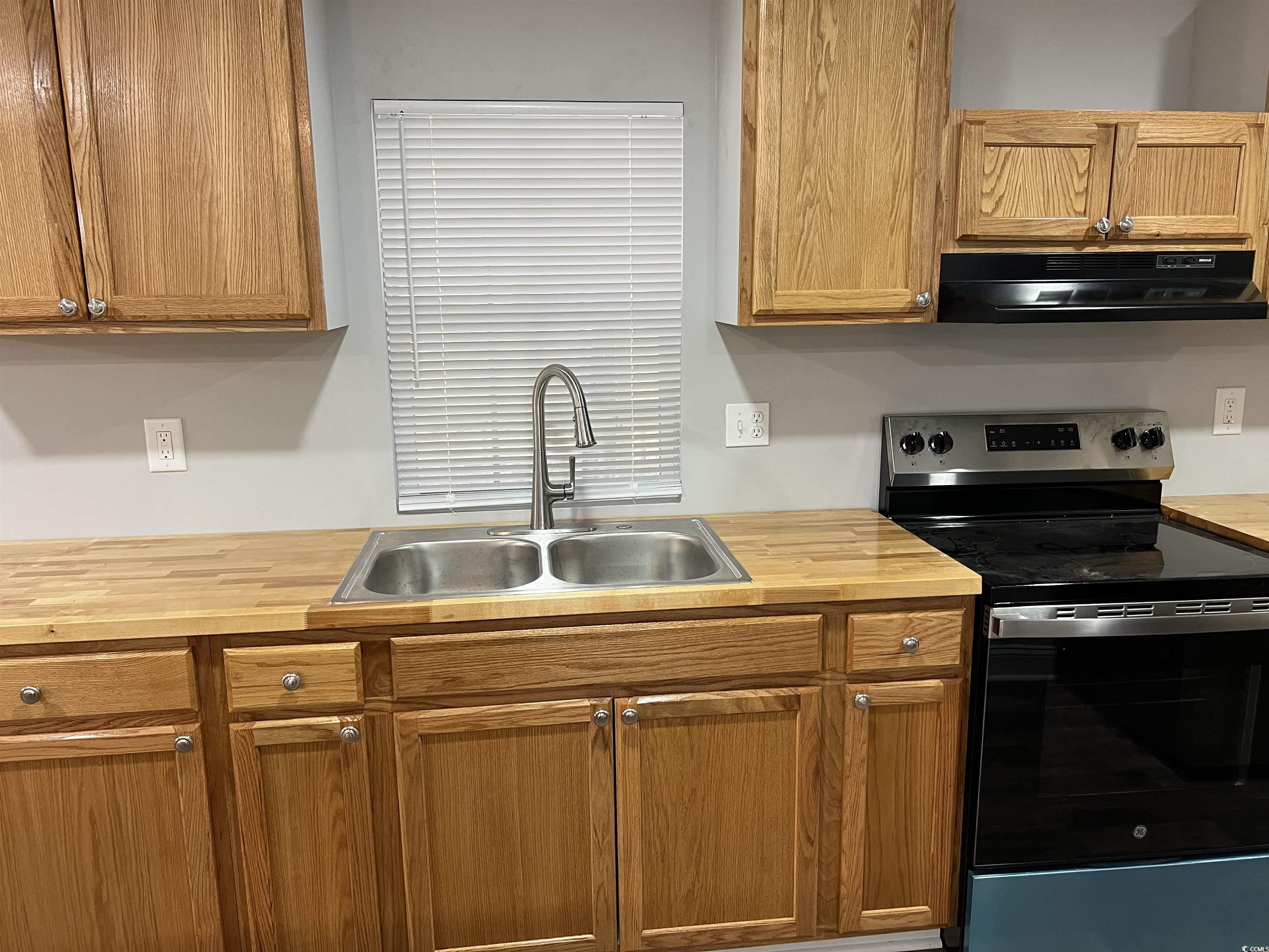 425 East Surfwind Dr. Property Photo 11