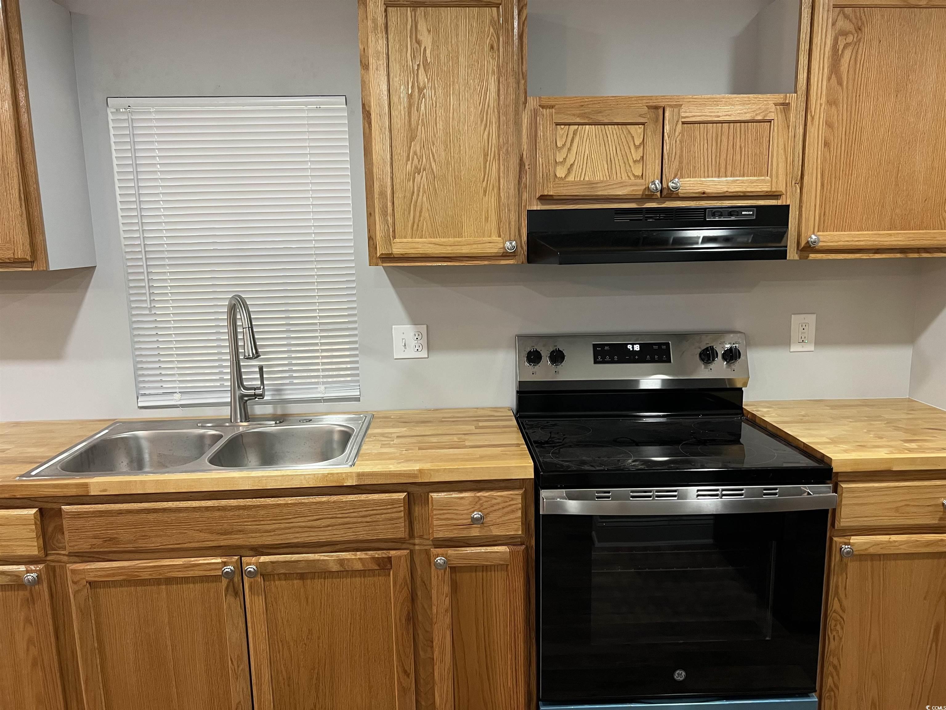 425 East Surfwind Dr. Property Photo 13