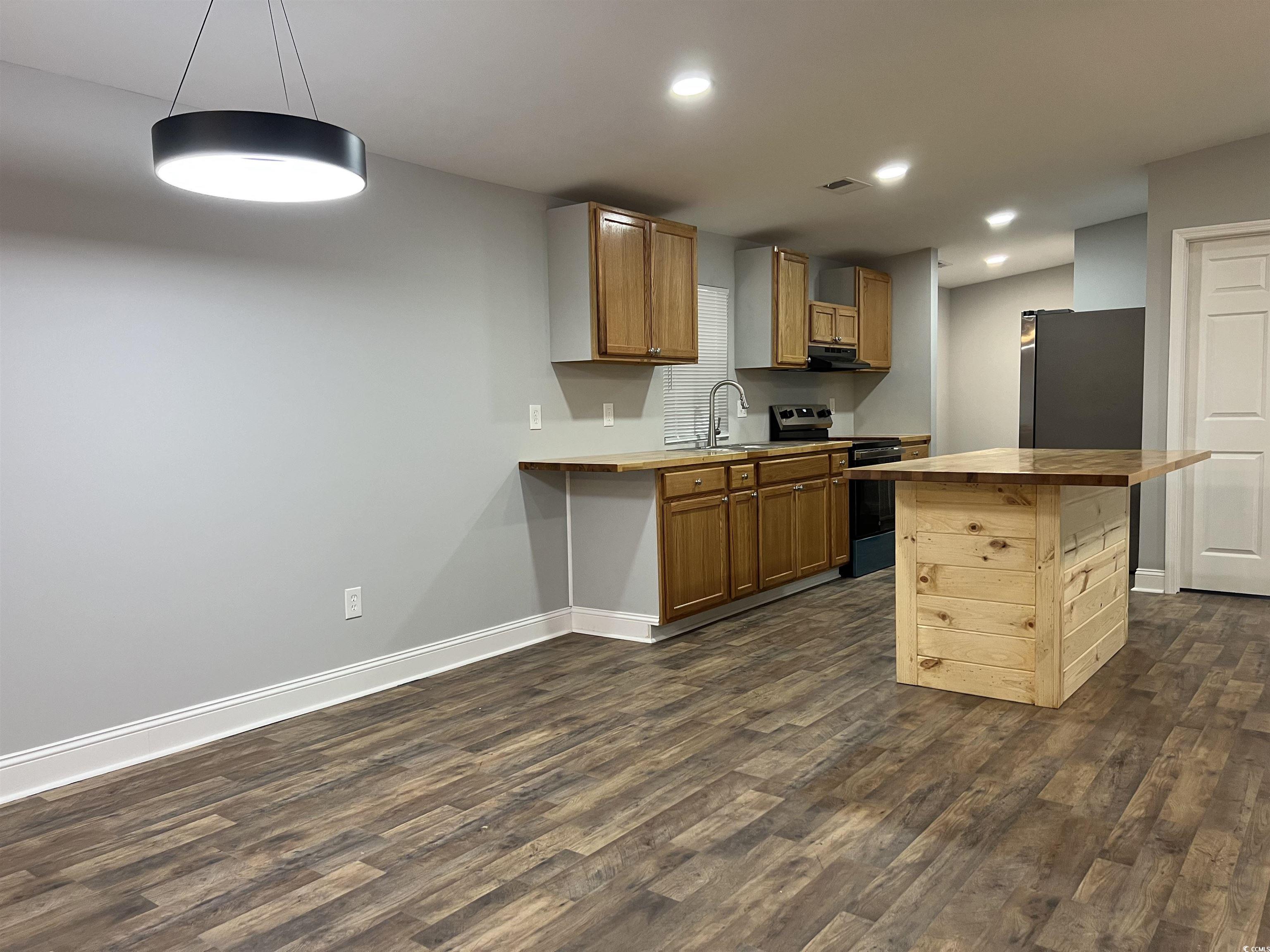 425 East Surfwind Dr. Property Photo 14