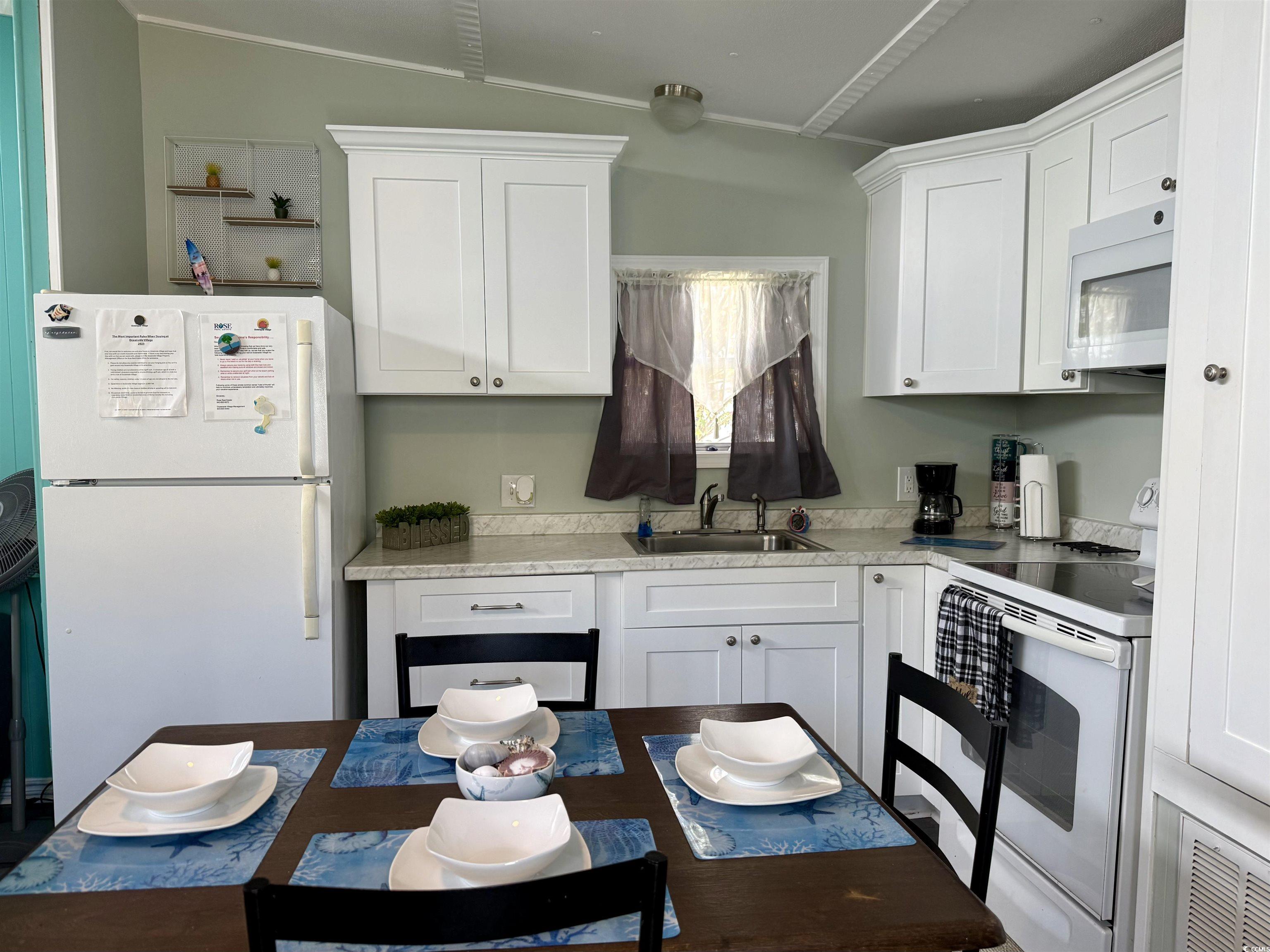 1672 Falcon Property Photo 2