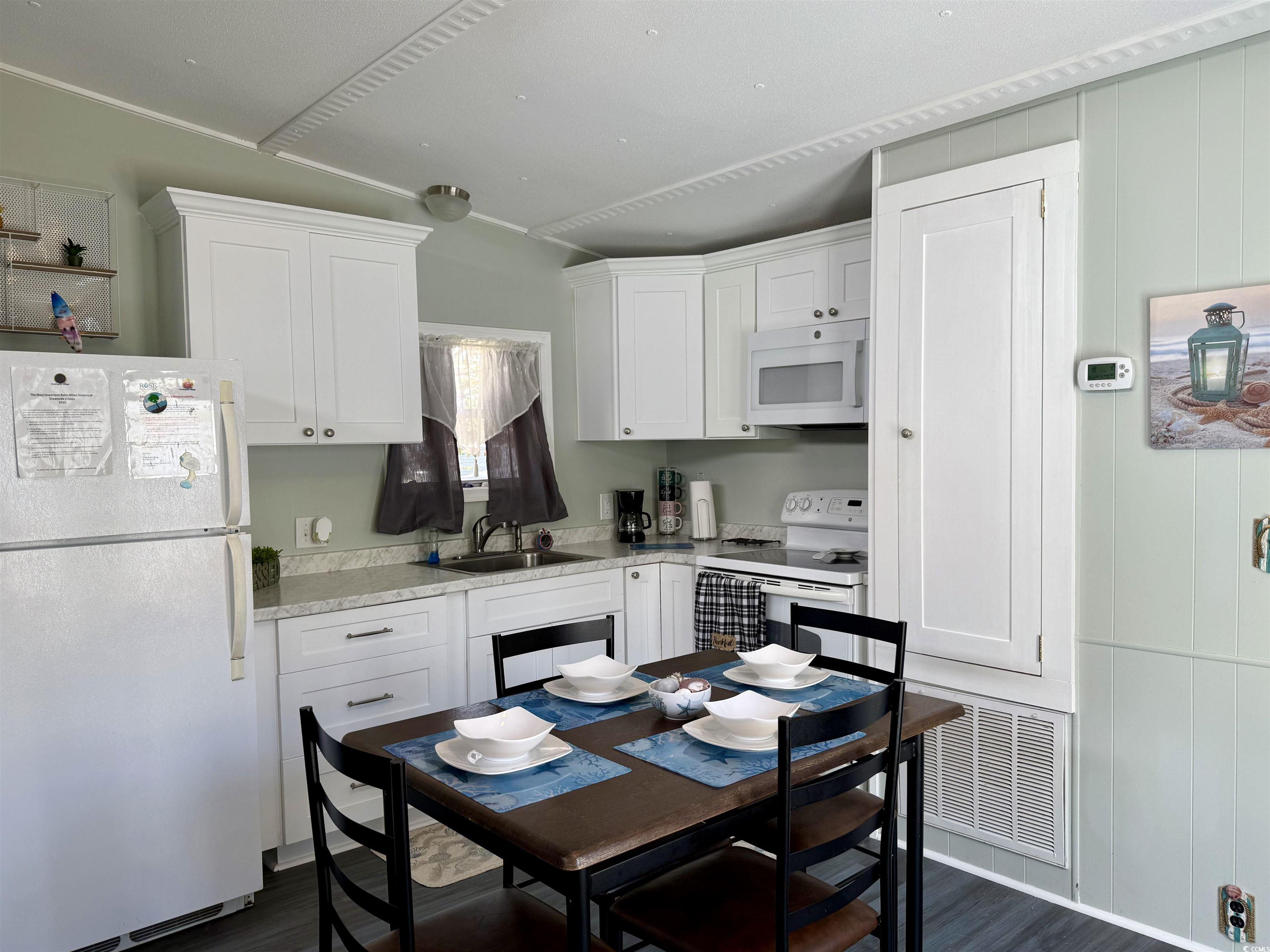 1672 Falcon Property Photo 3