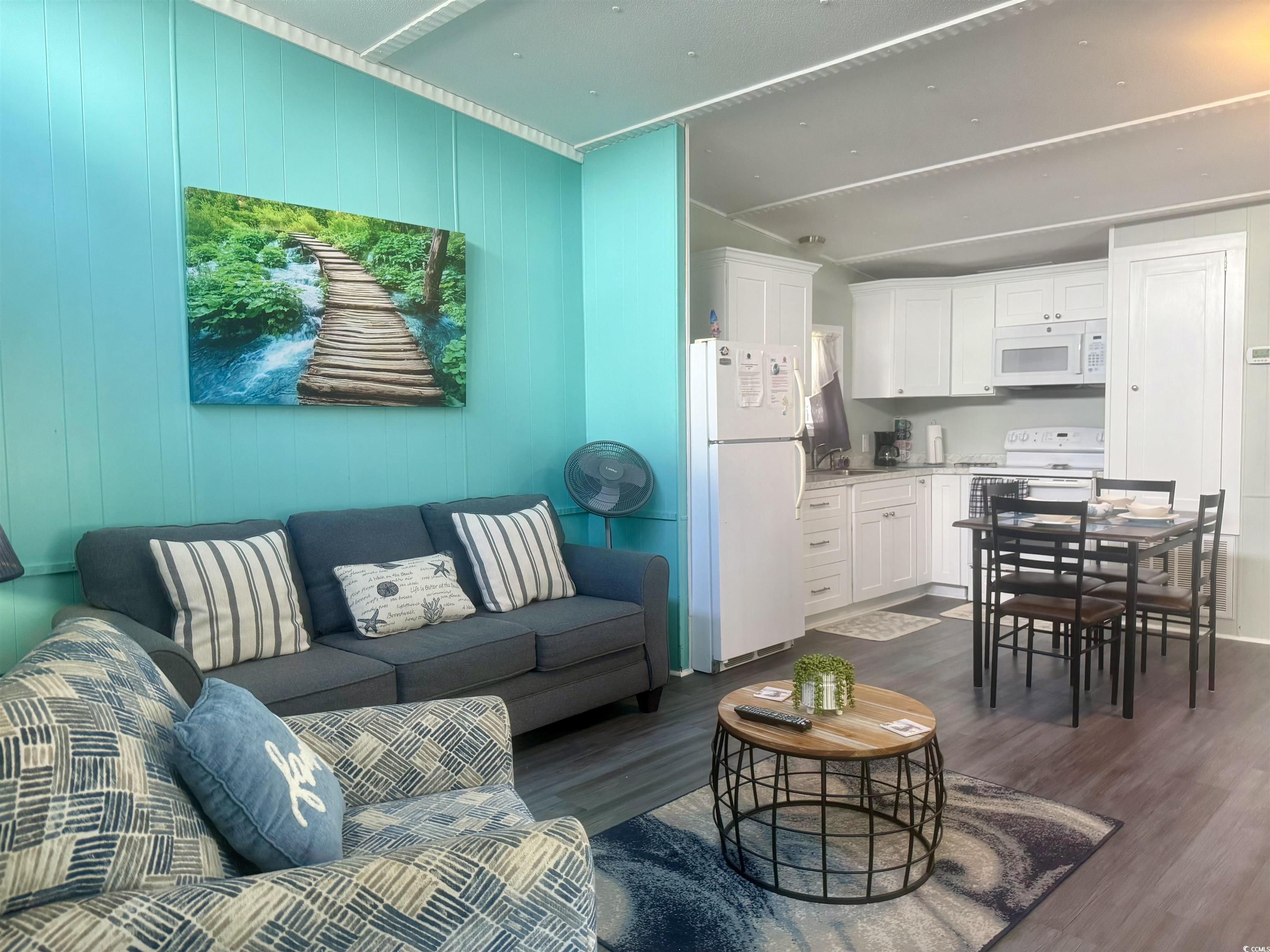 1672 Falcon Property Photo 11