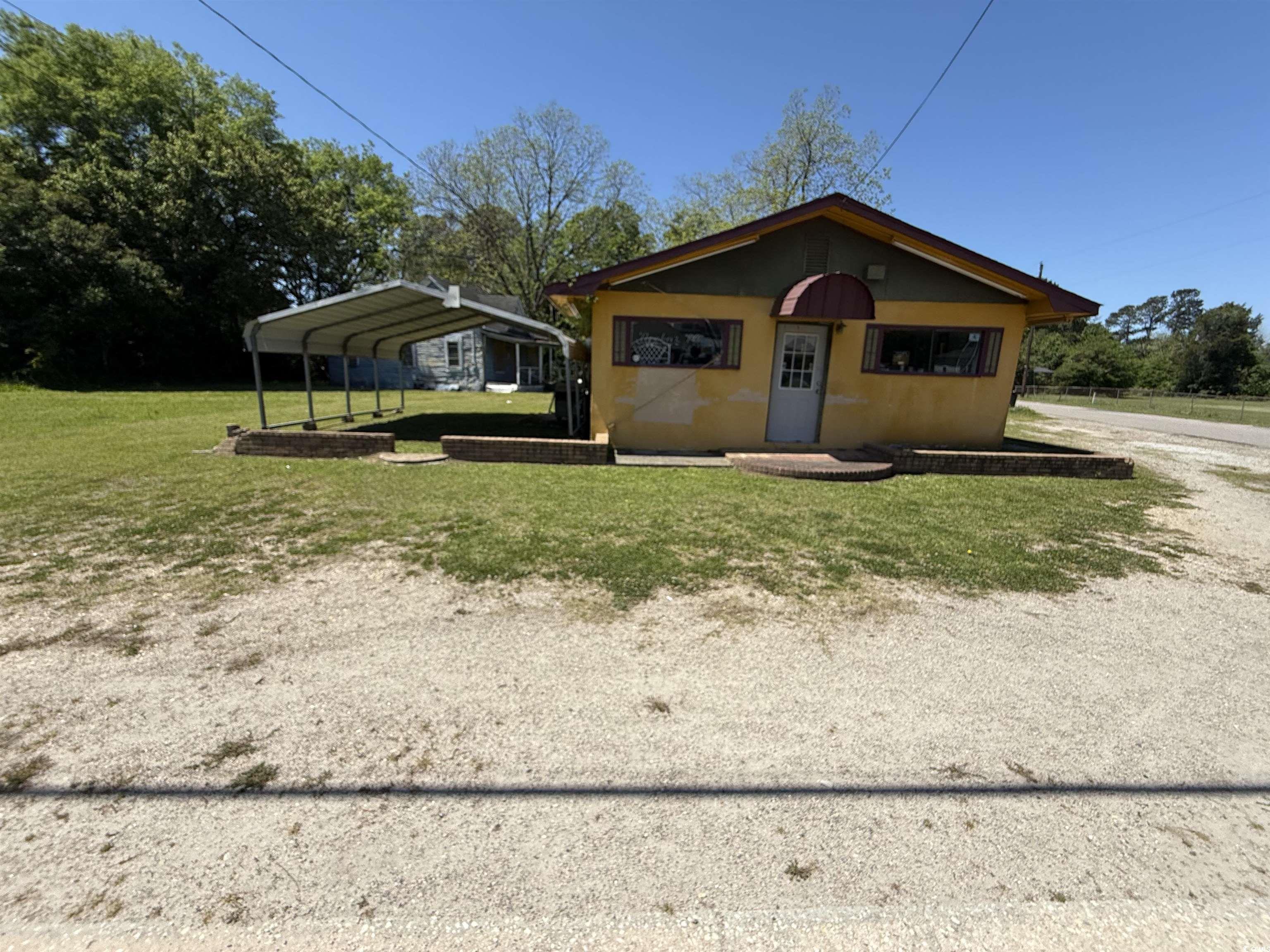 801 S Main St. Property Photo 1