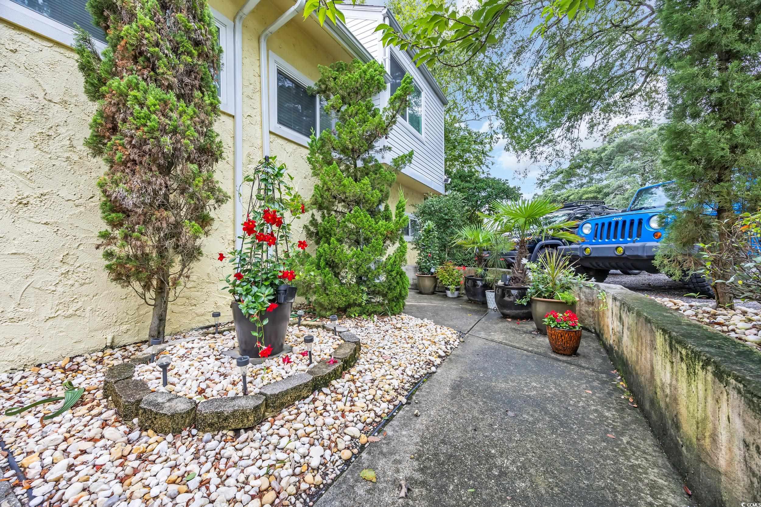 1701 Yaupon Dr. Property Photo 2