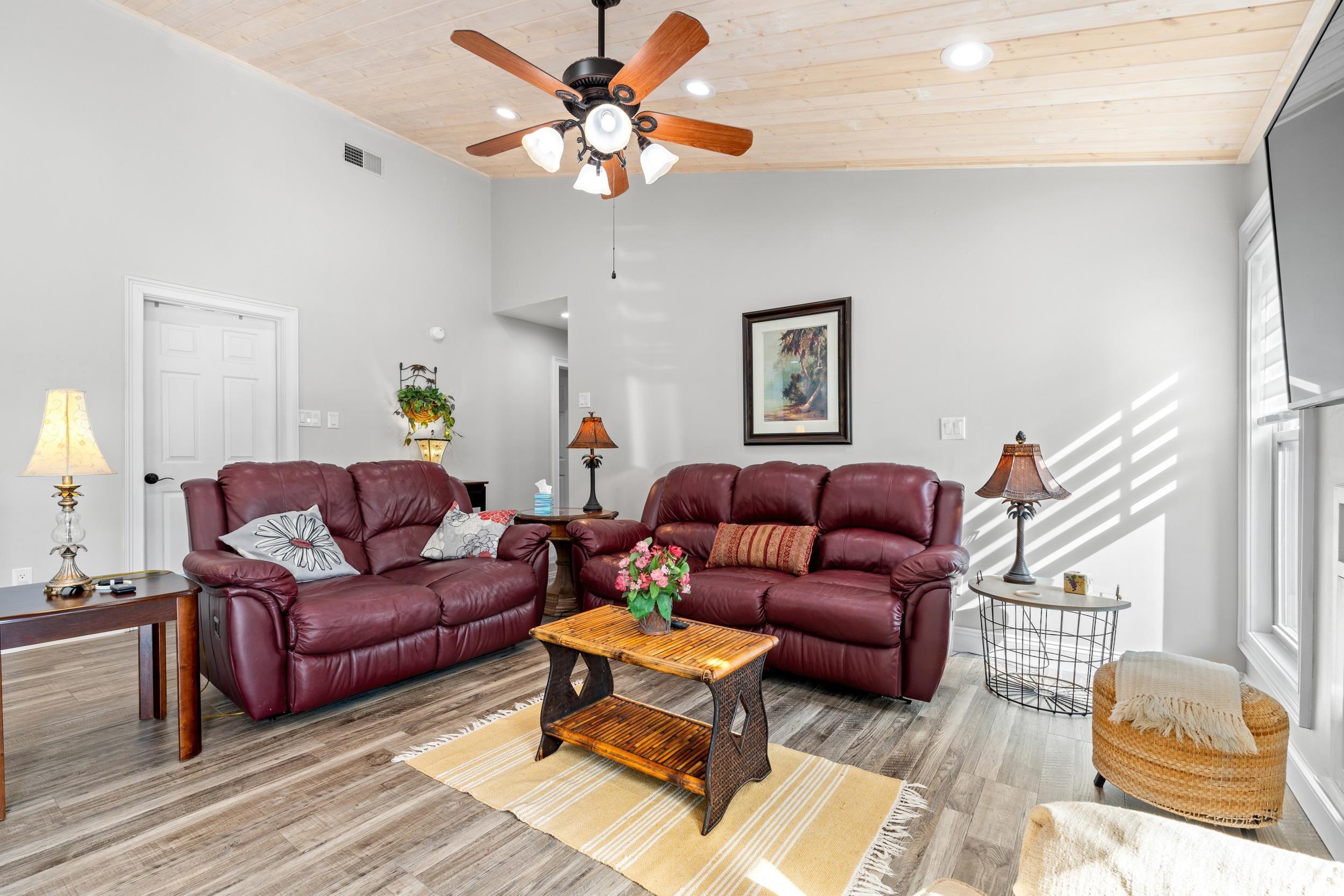 10064 Kings Rd. Property Photo 7