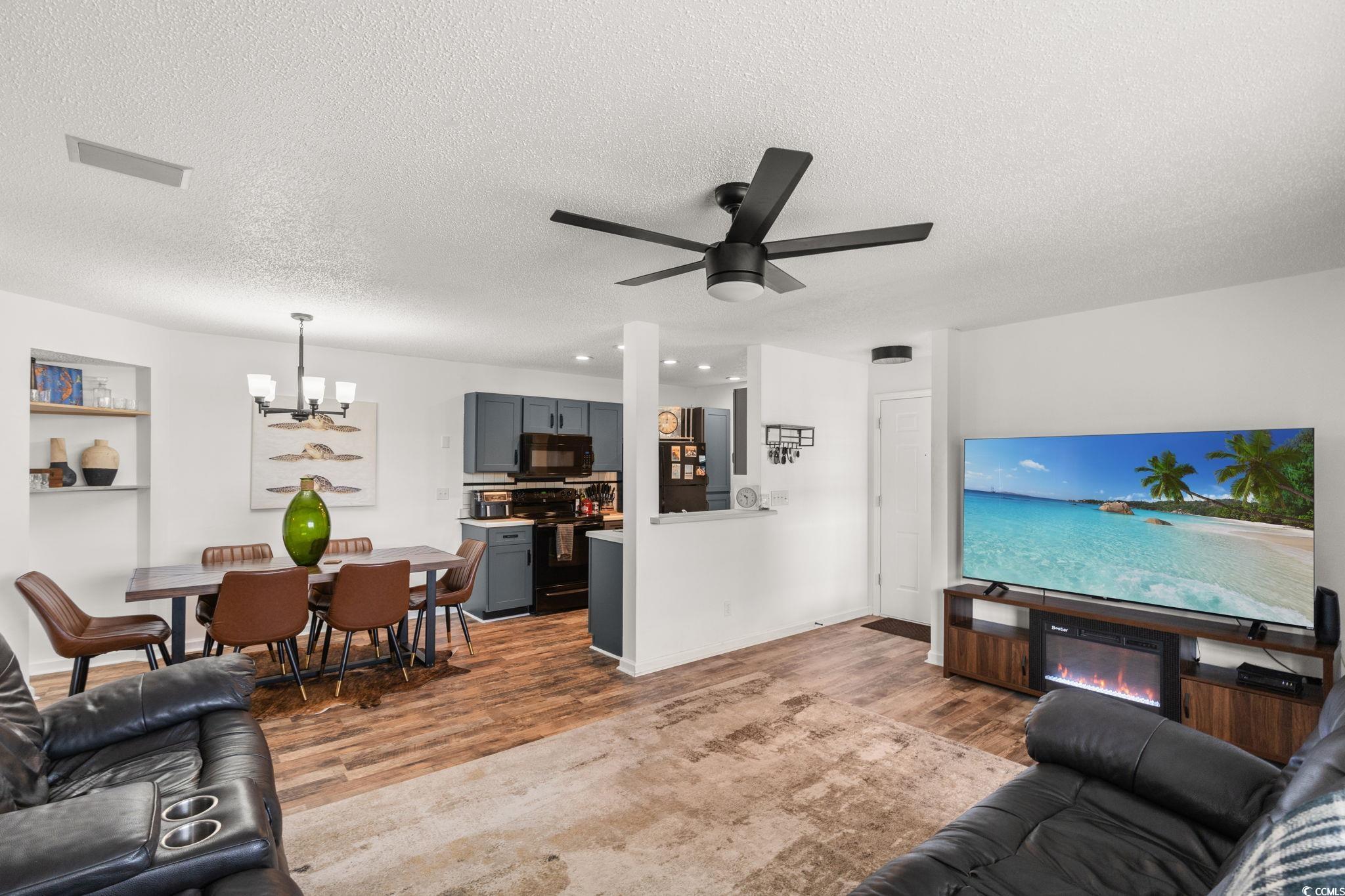 8862 Duck View Dr. Property Photo 4