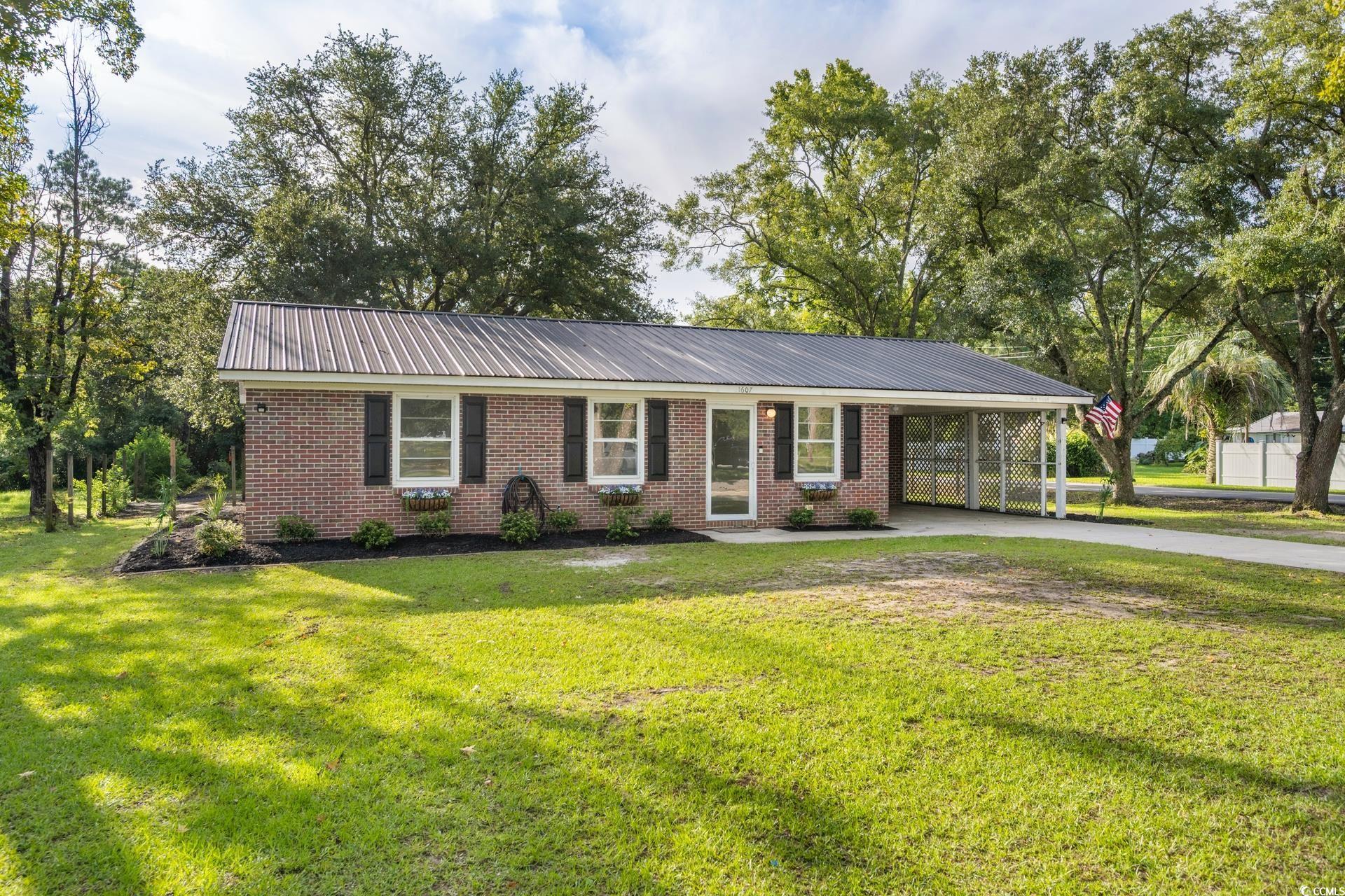 1607 Oak St. Property Photo 1