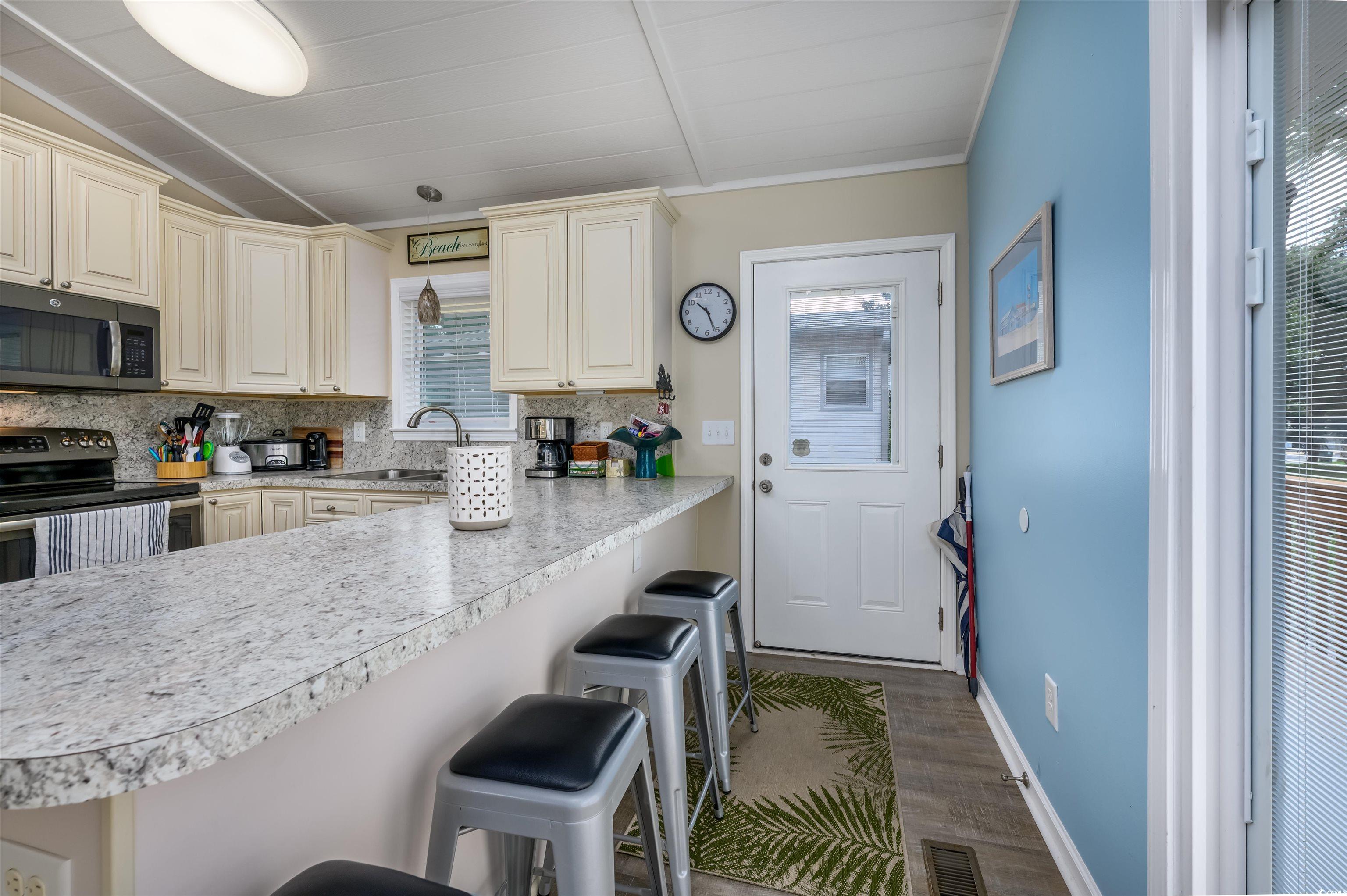 1307 Holly Dr. Property Photo 2