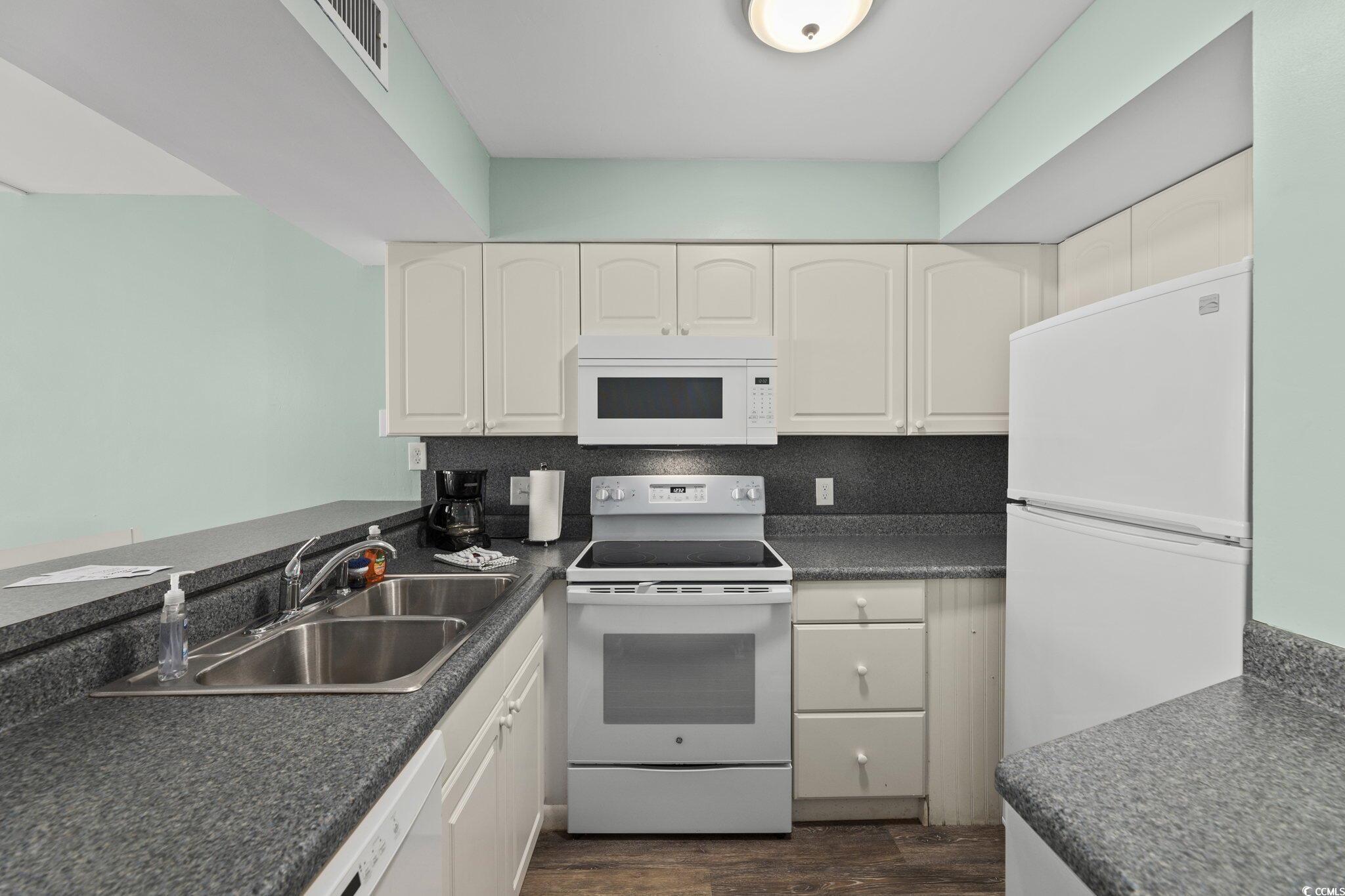 9400 Shore Dr. Property Photo 4