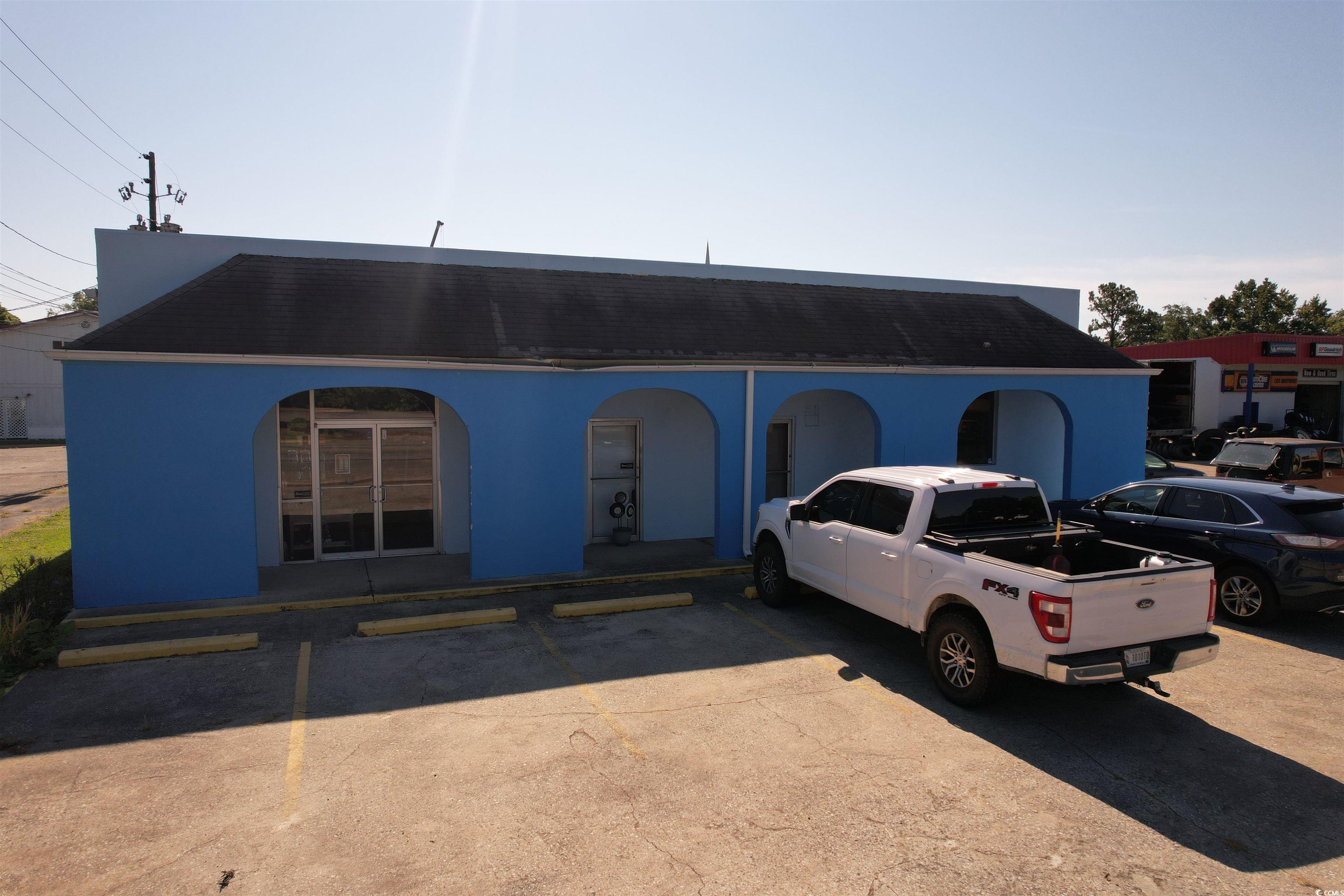 209 N Main St. Property Photo 2