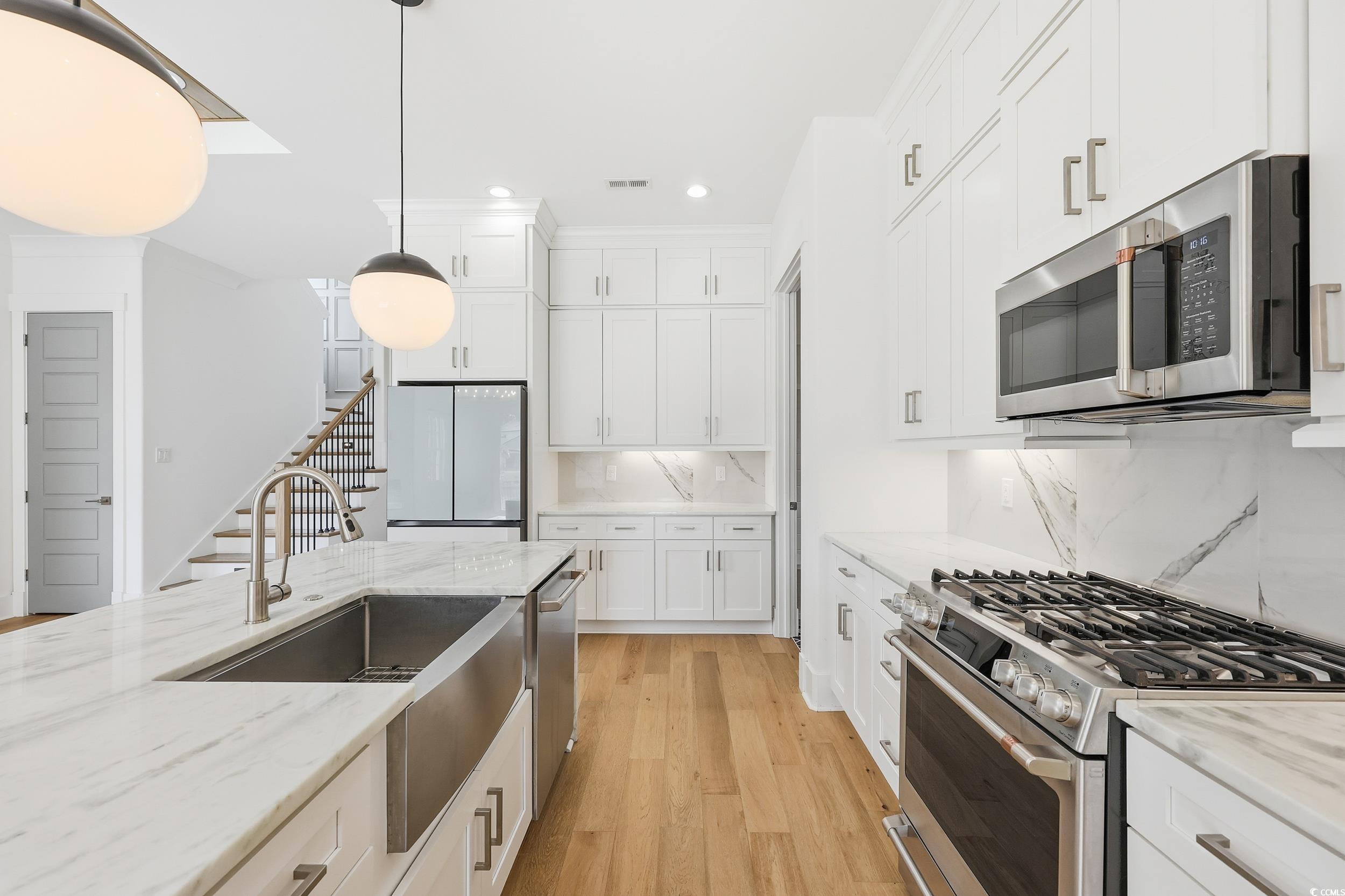 6774 Ocean Breeze Loop Property Photo 12