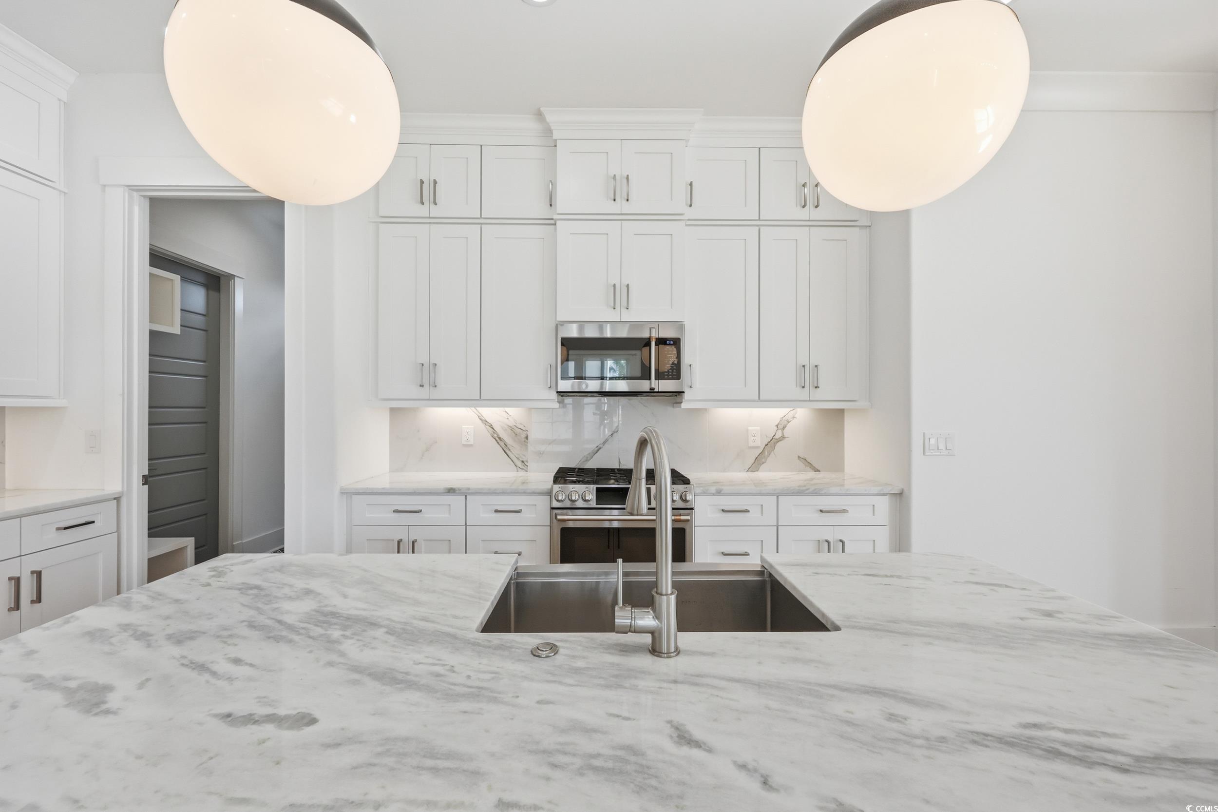 6774 Ocean Breeze Loop Property Photo 13