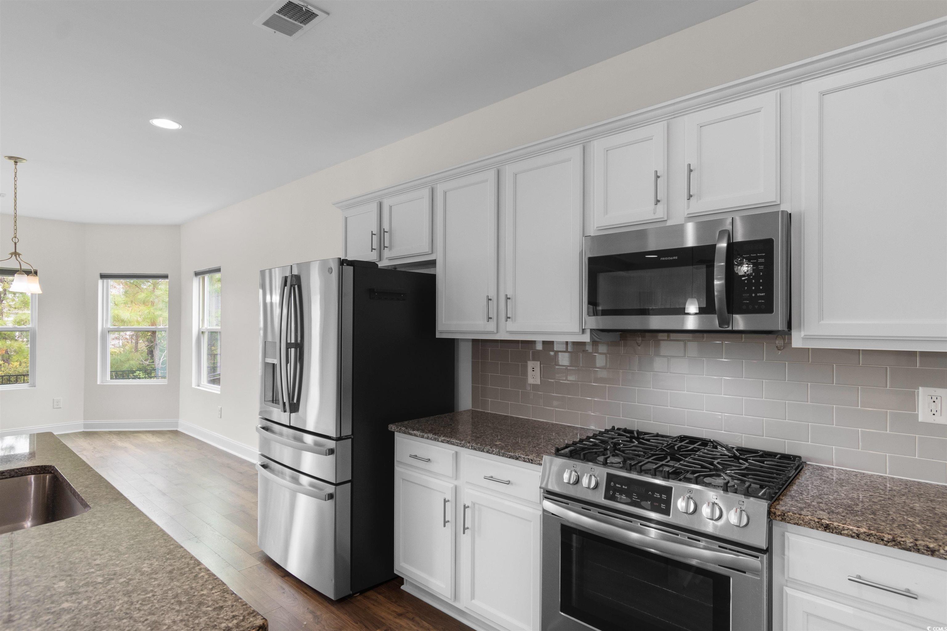 213 Astoria Park Loop Property Photo 8