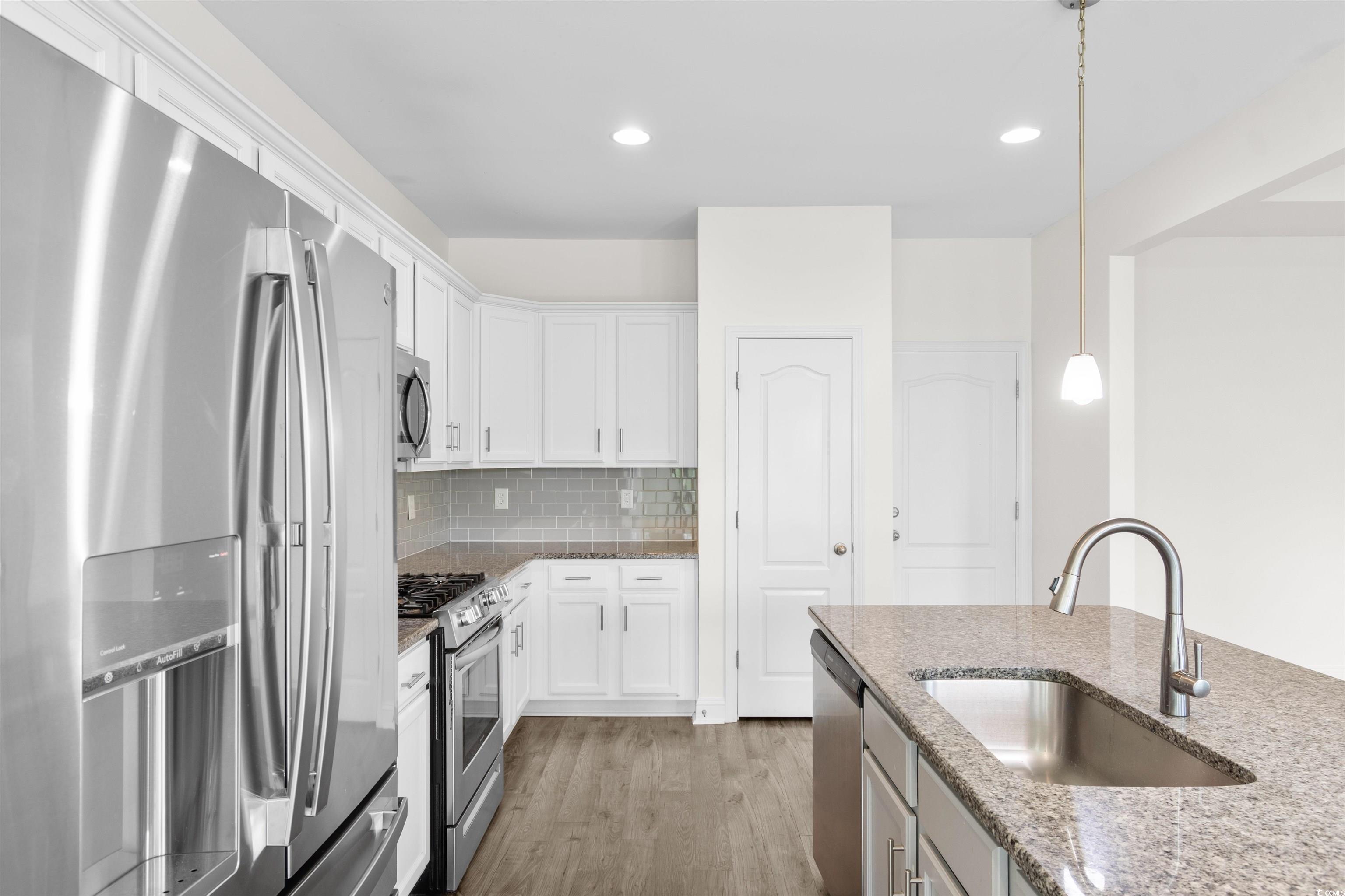 213 Astoria Park Loop Property Photo 10