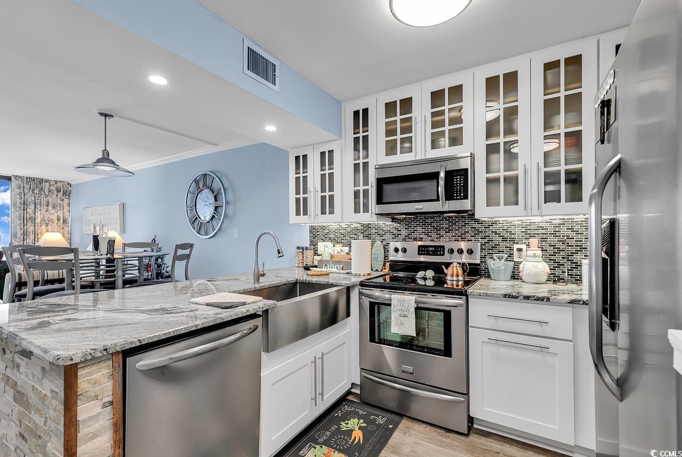 9400 Shore Dr. Property Photo 5