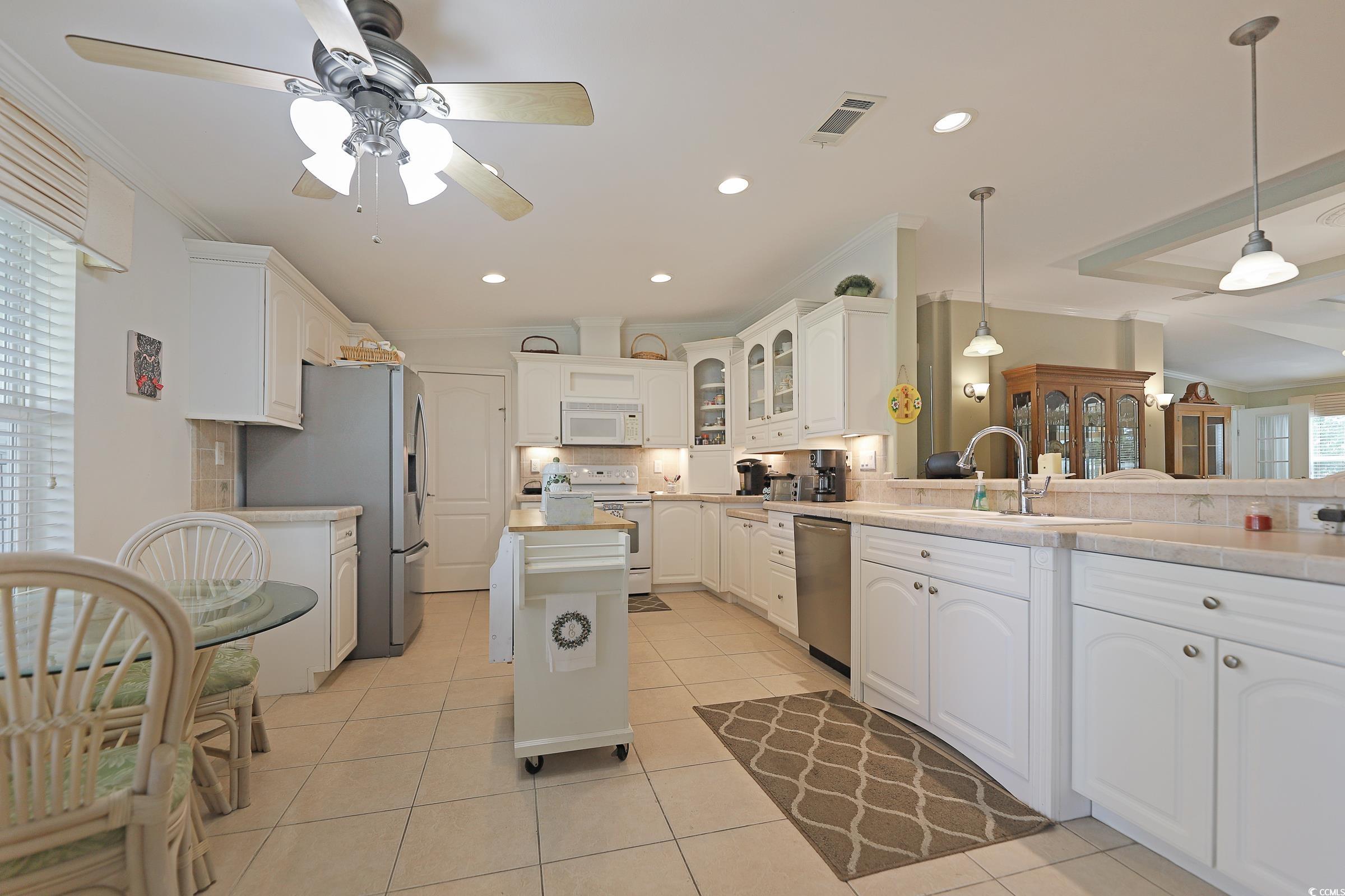 627 Woodholme Dr. Property Photo 10