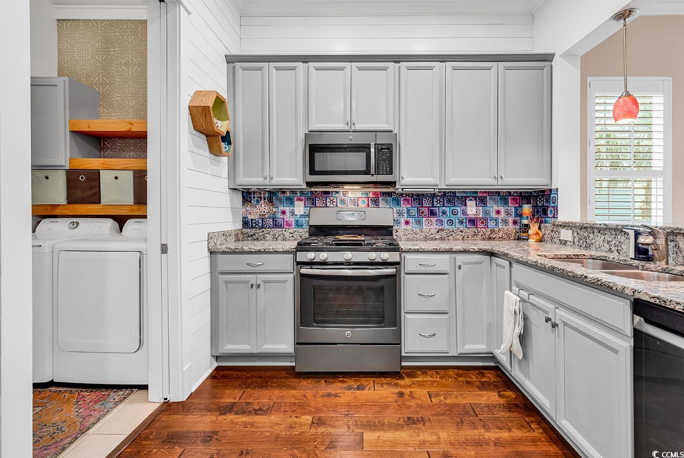 1411 Peterson St. Property Photo 8