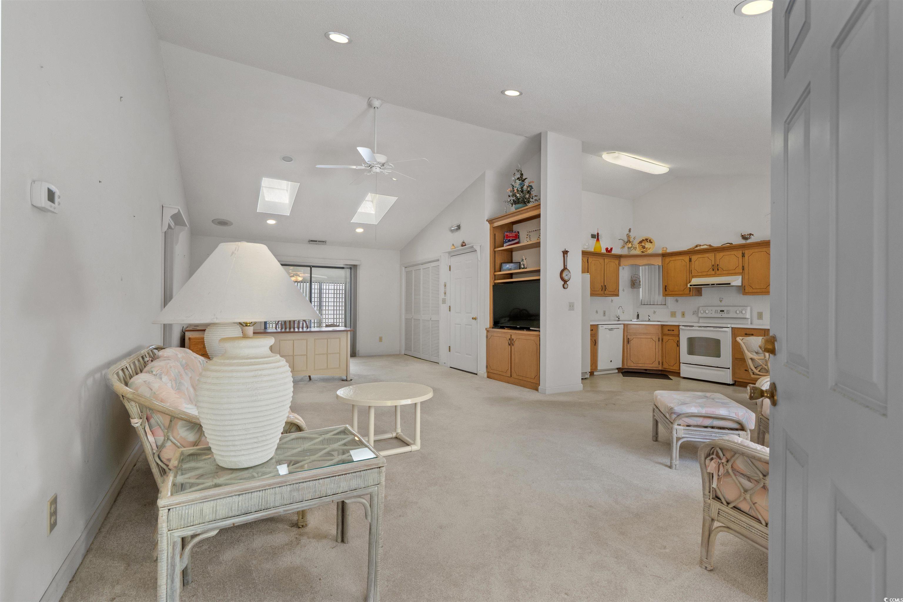 2142 Marion Circle Property Photo 3