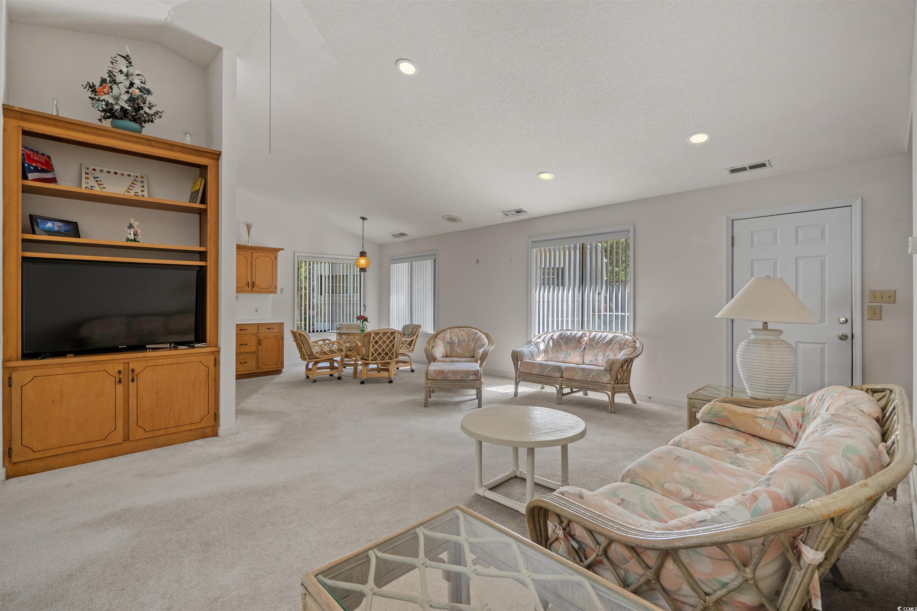 2142 Marion Circle Property Photo 8