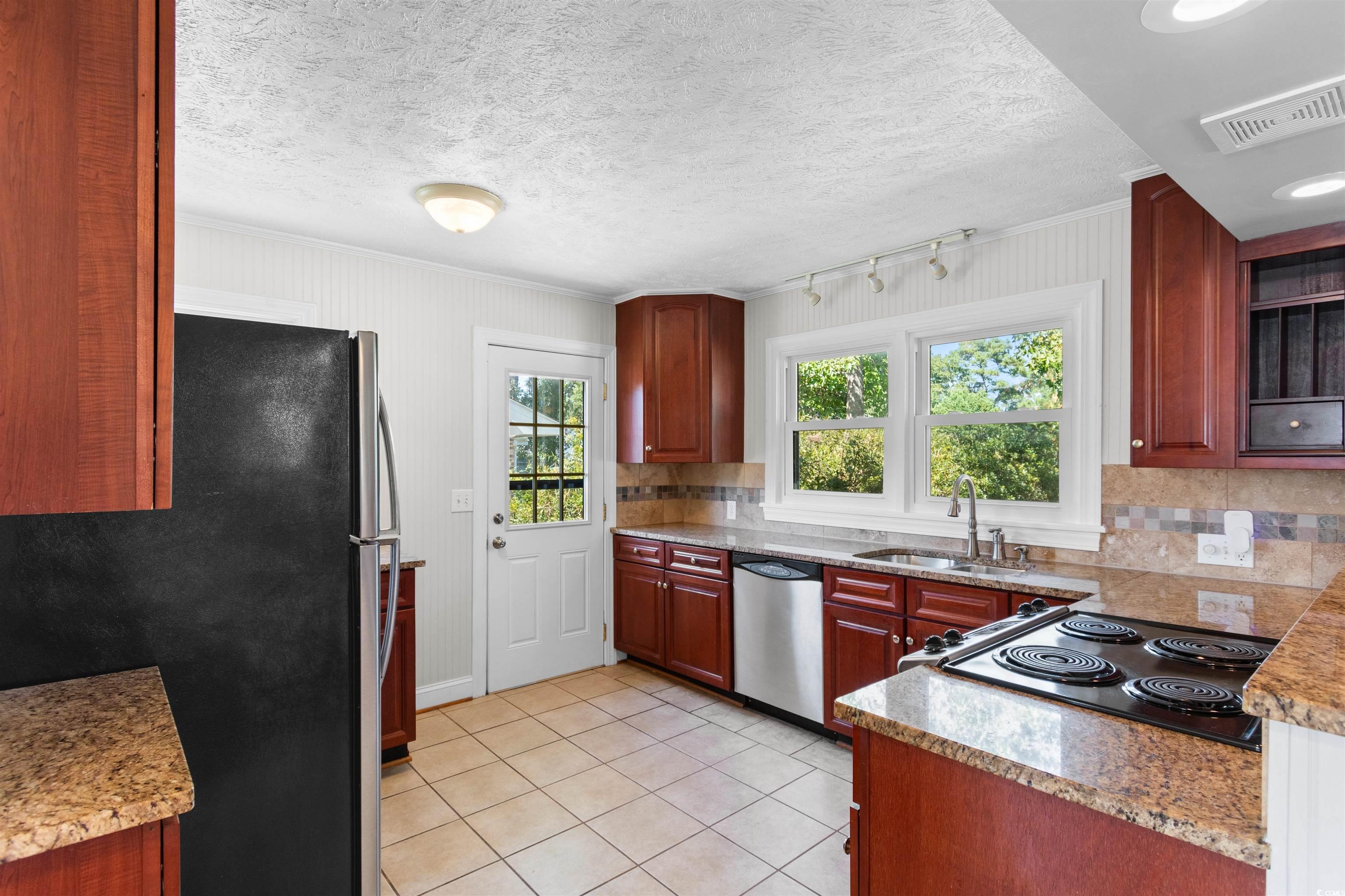 1616 26th Ave N Property Photo 9