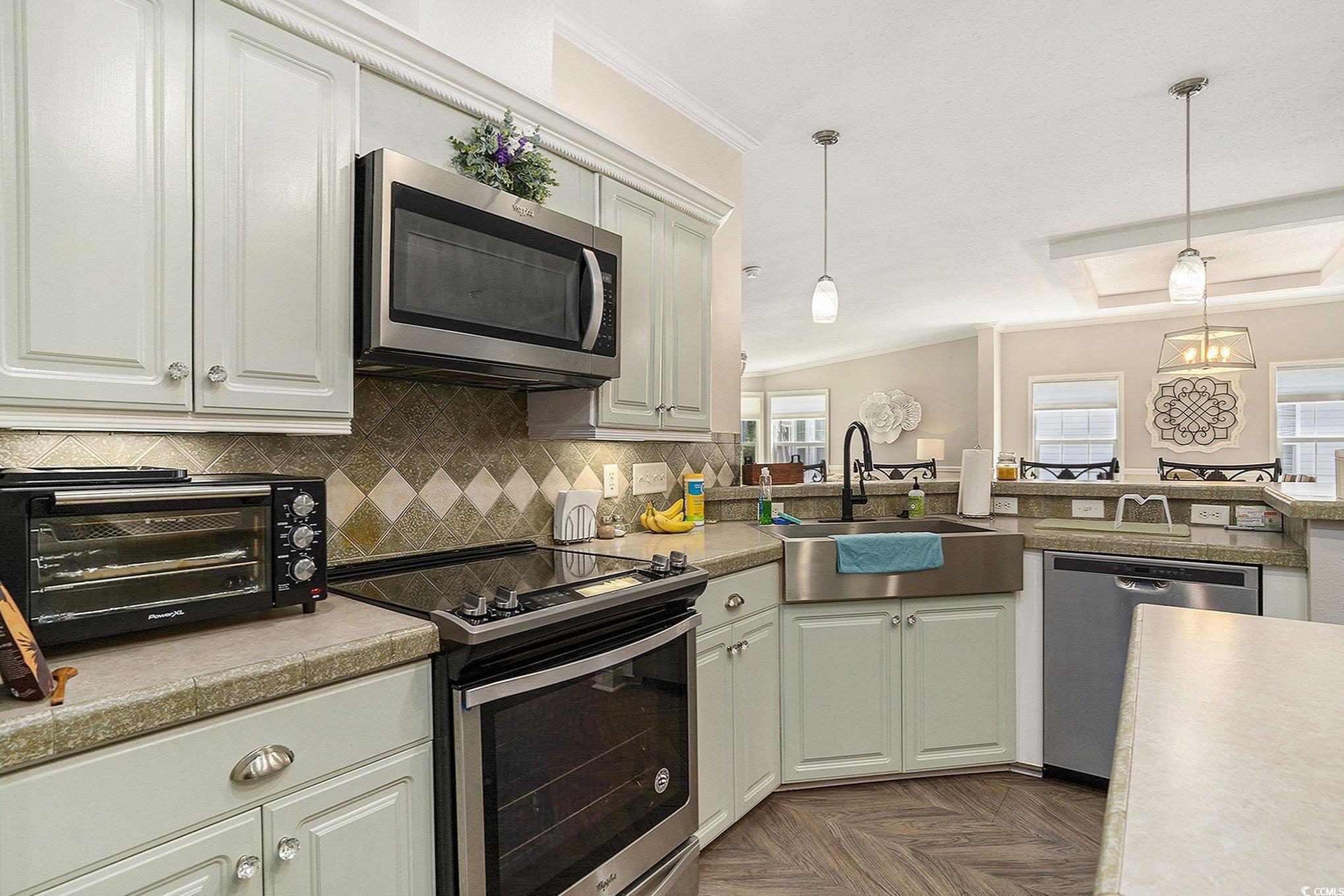 203 Lakeside Crossing Dr. Property Photo 7