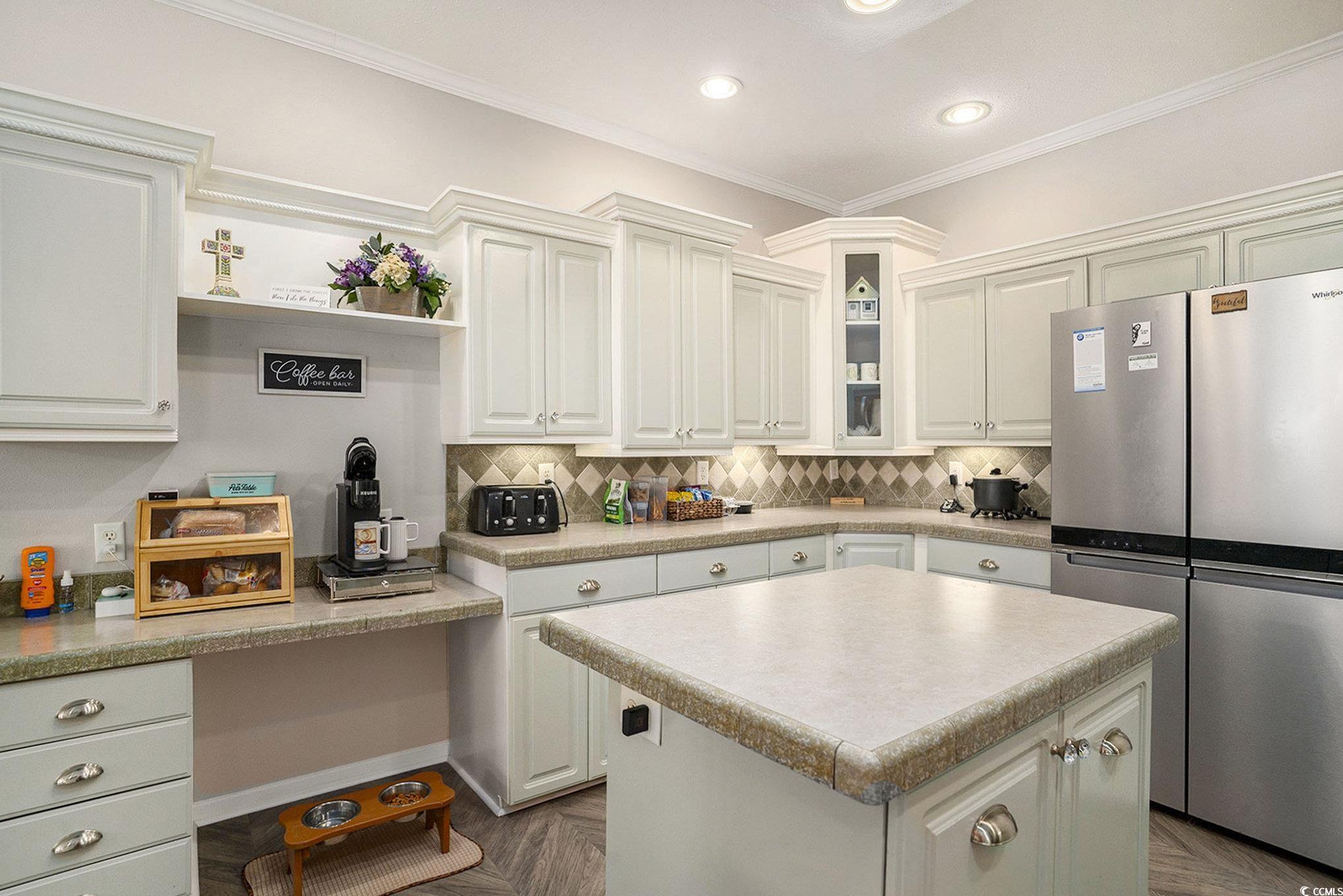 203 Lakeside Crossing Dr. Property Photo 8