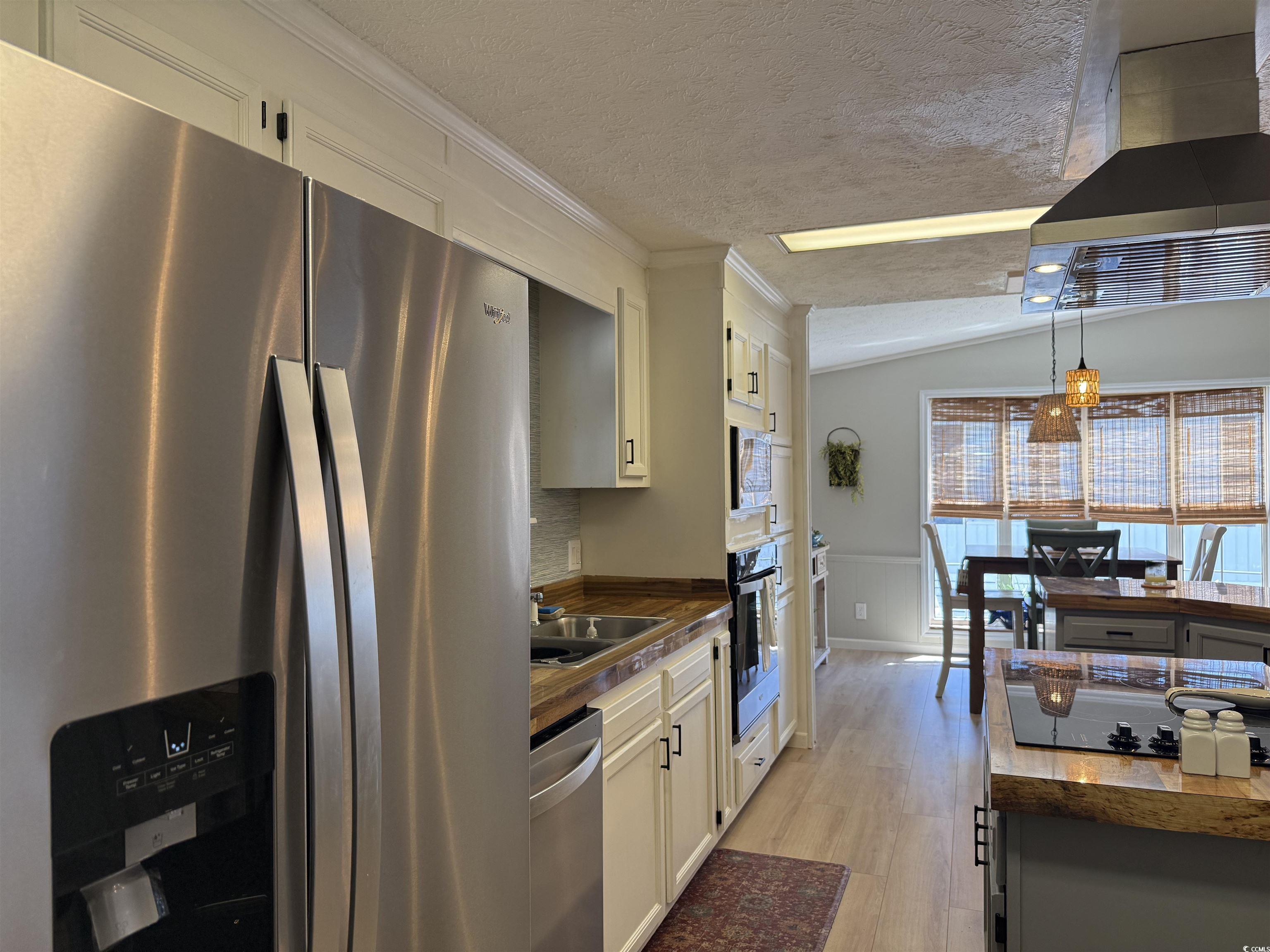 405 Twin Lakes Ct. Property Photo 2