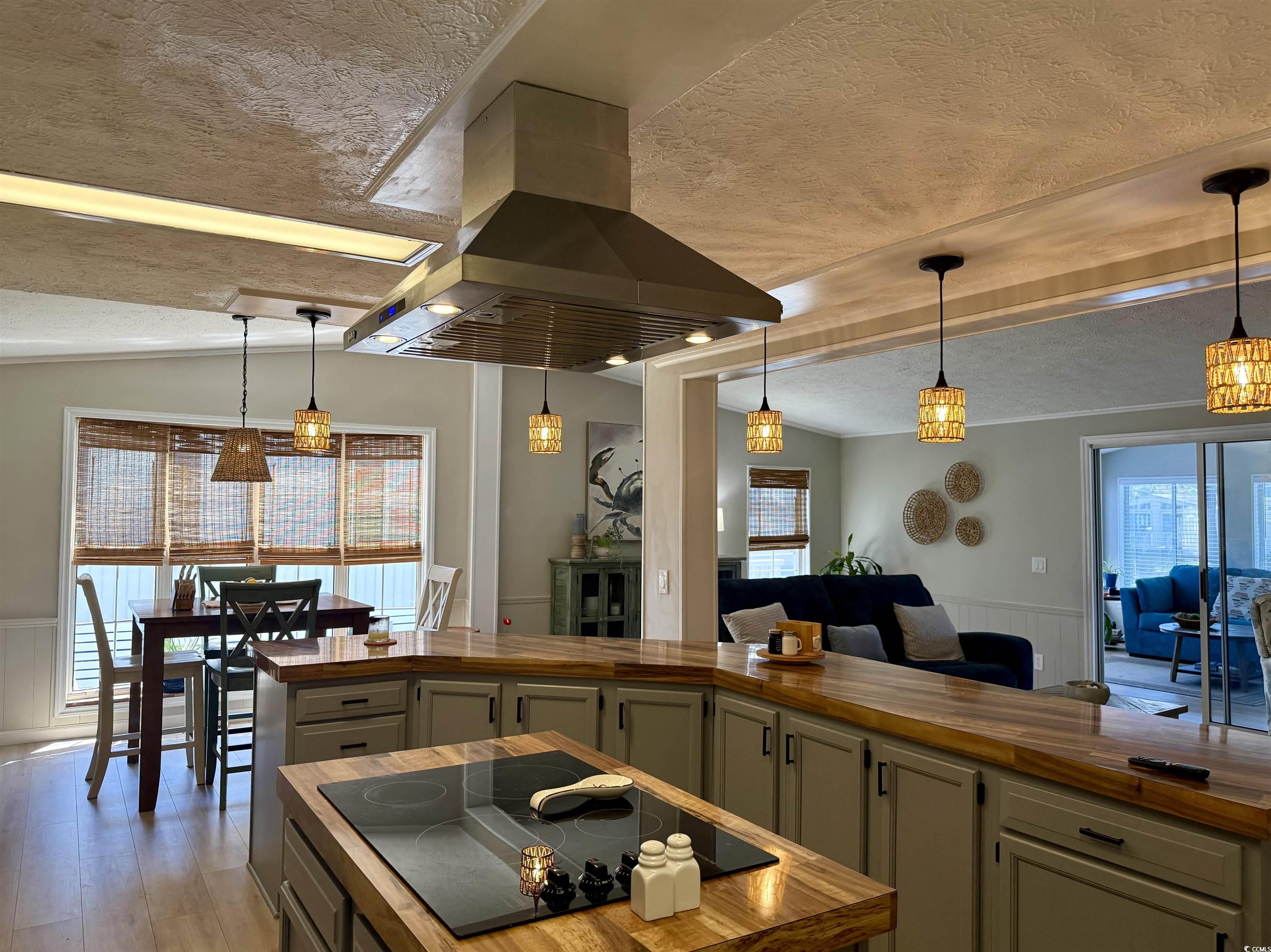 405 Twin Lakes Ct. Property Photo 3