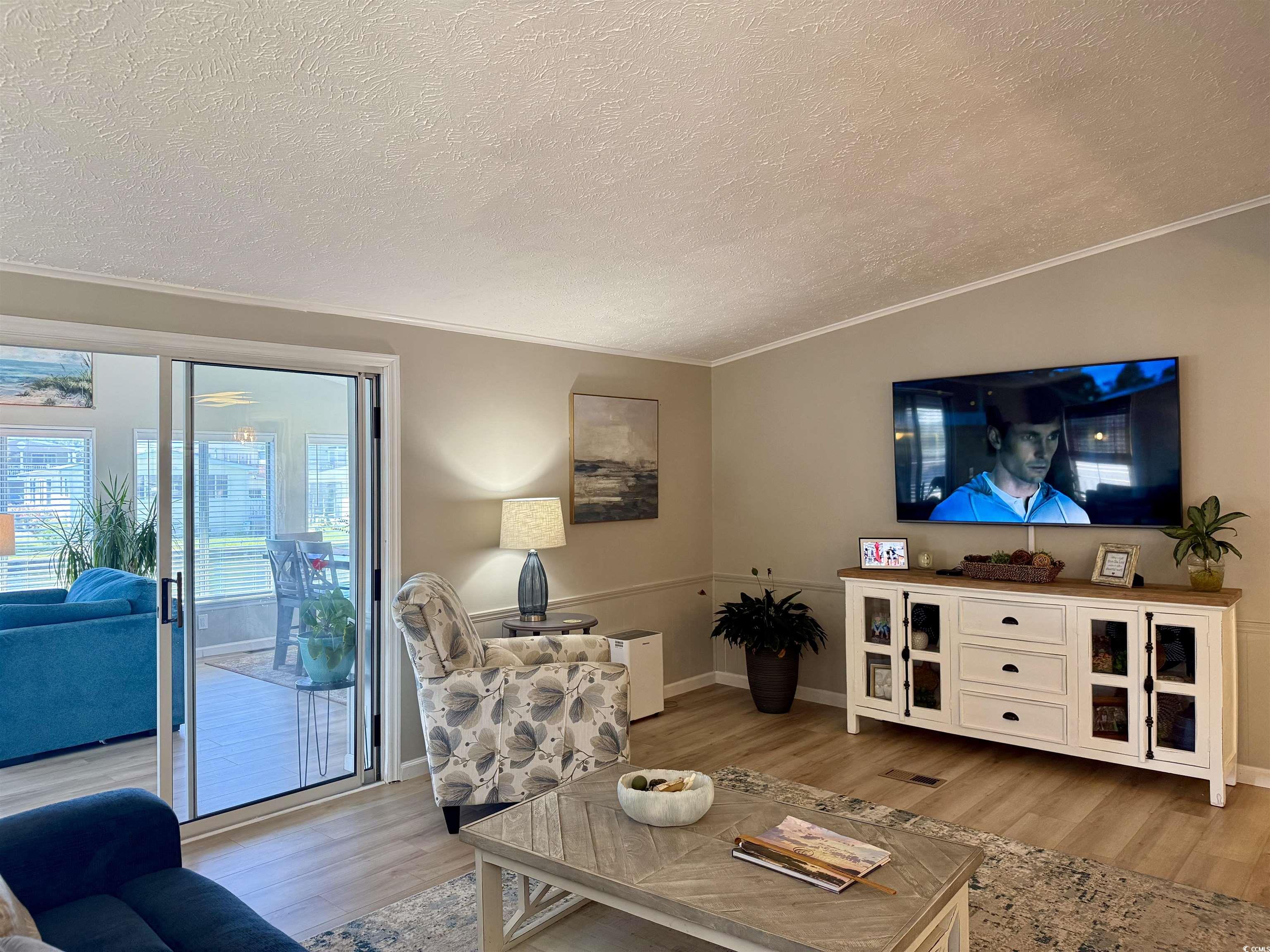 405 Twin Lakes Ct. Property Photo 8