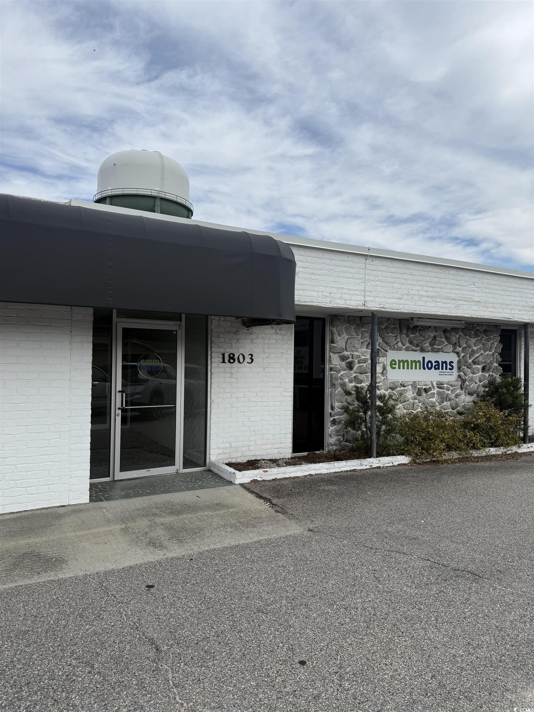 1803 N Oak St. Property Photo 1