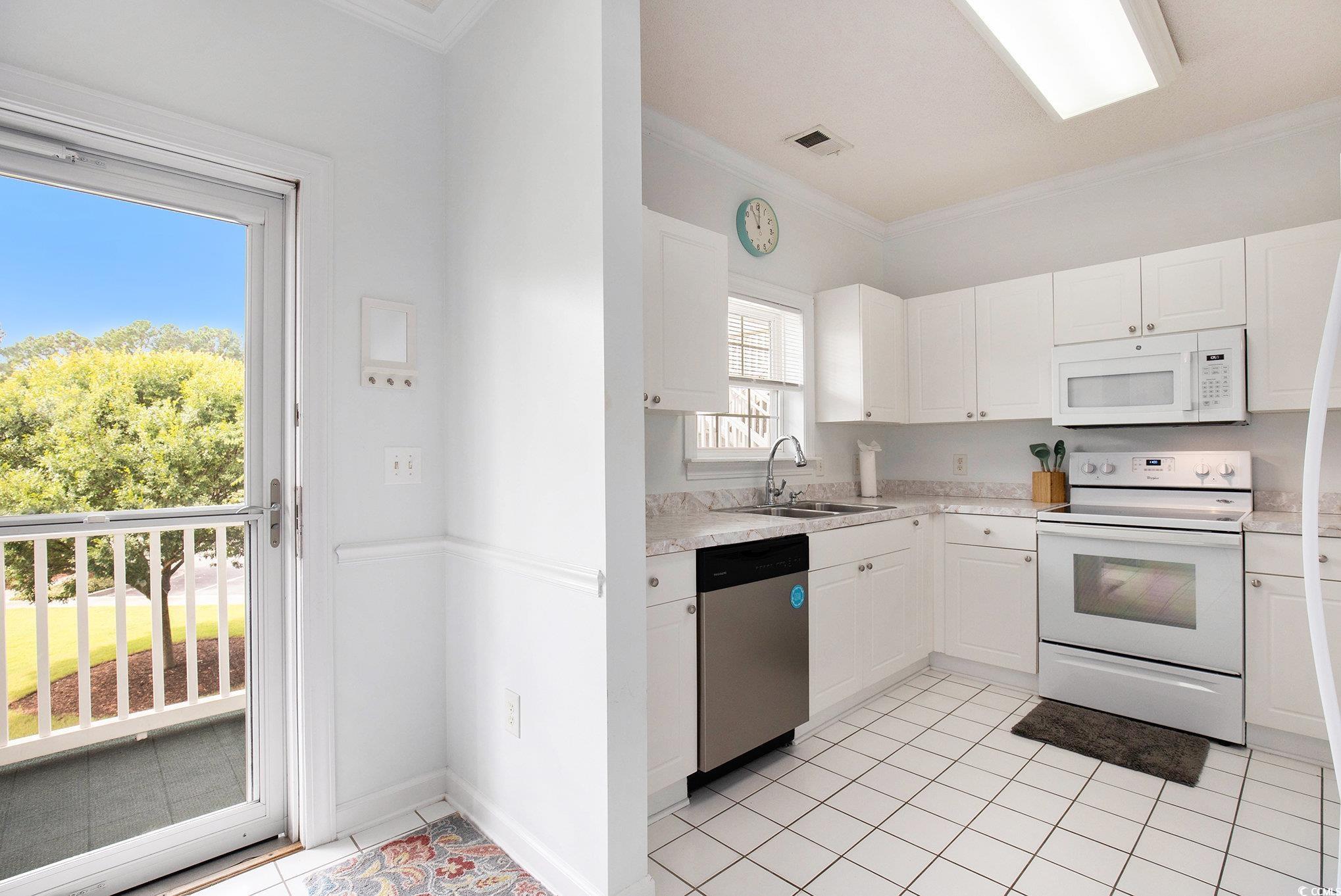 5825 Catalina Dr. Property Photo 3