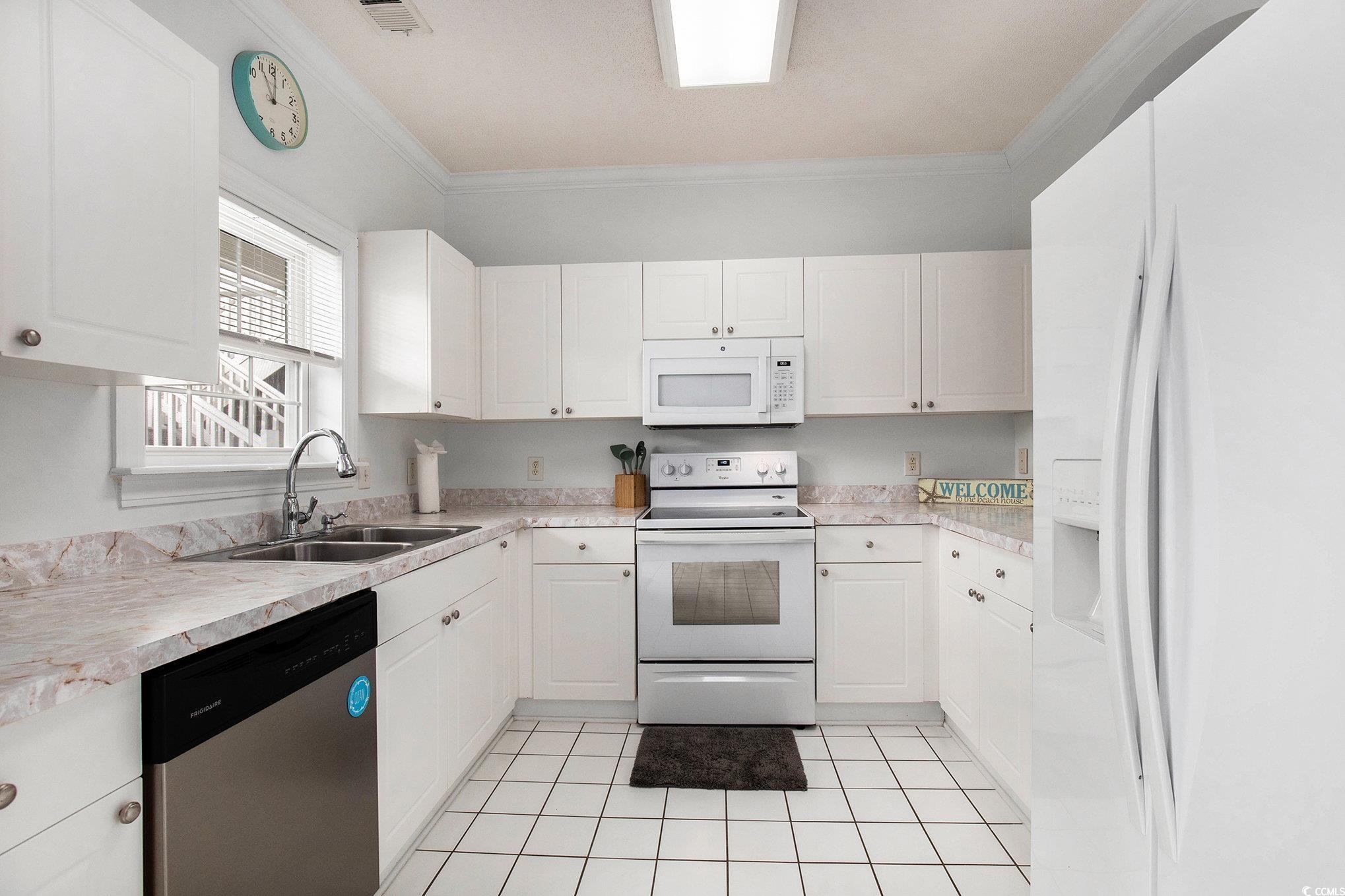 5825 Catalina Dr. Property Photo 4