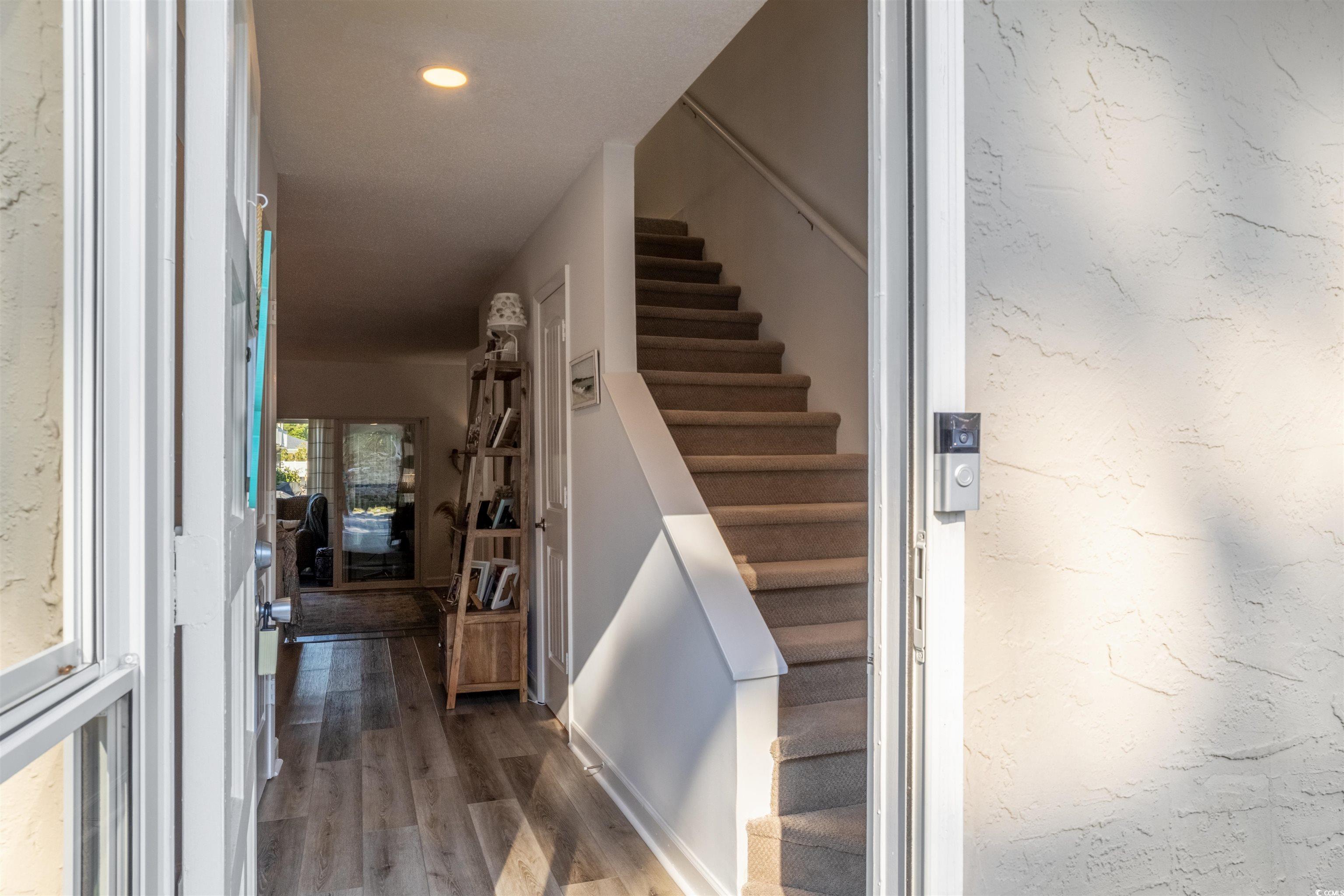 946 Villa Dr. Property Photo 2