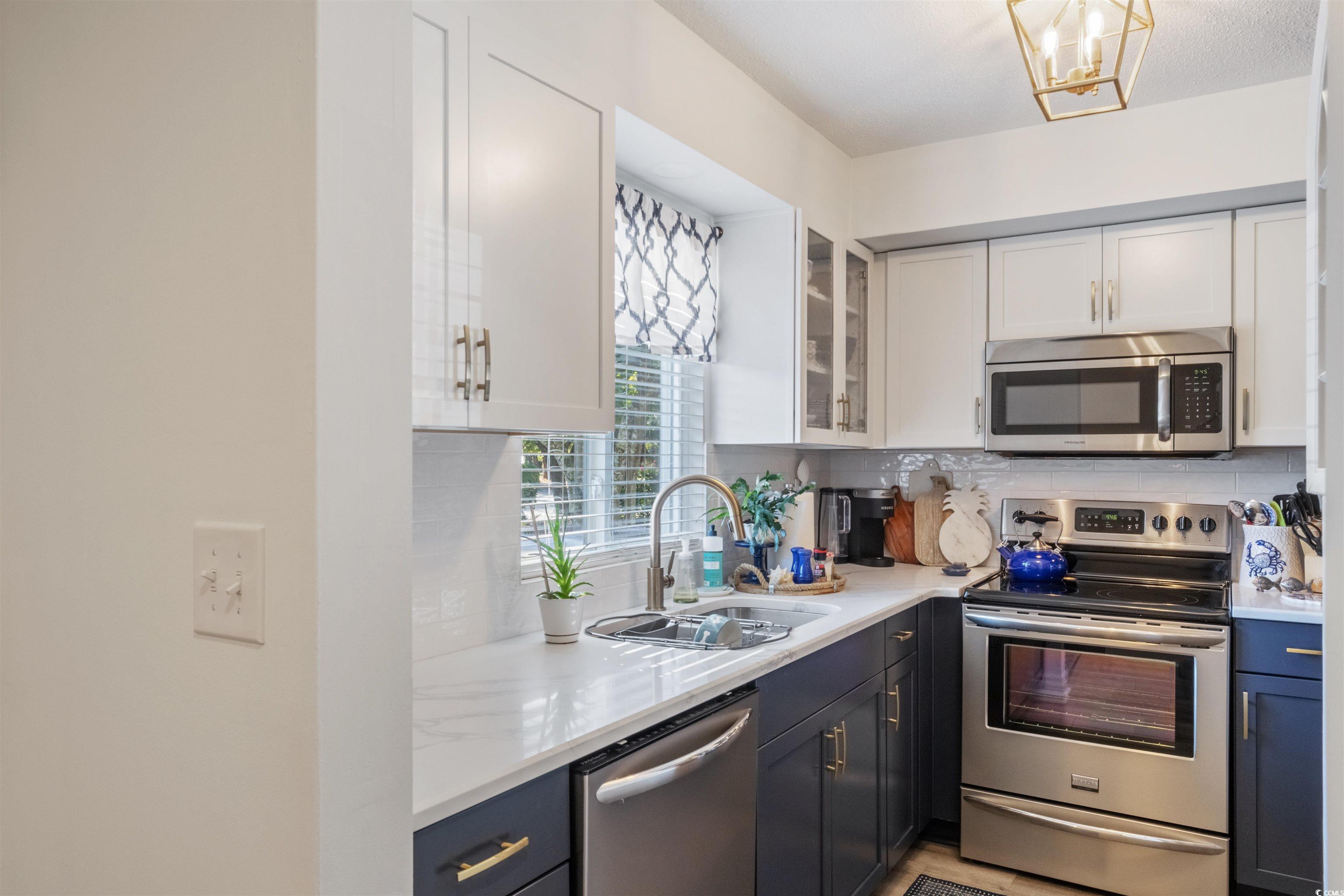 946 Villa Dr. Property Photo 7