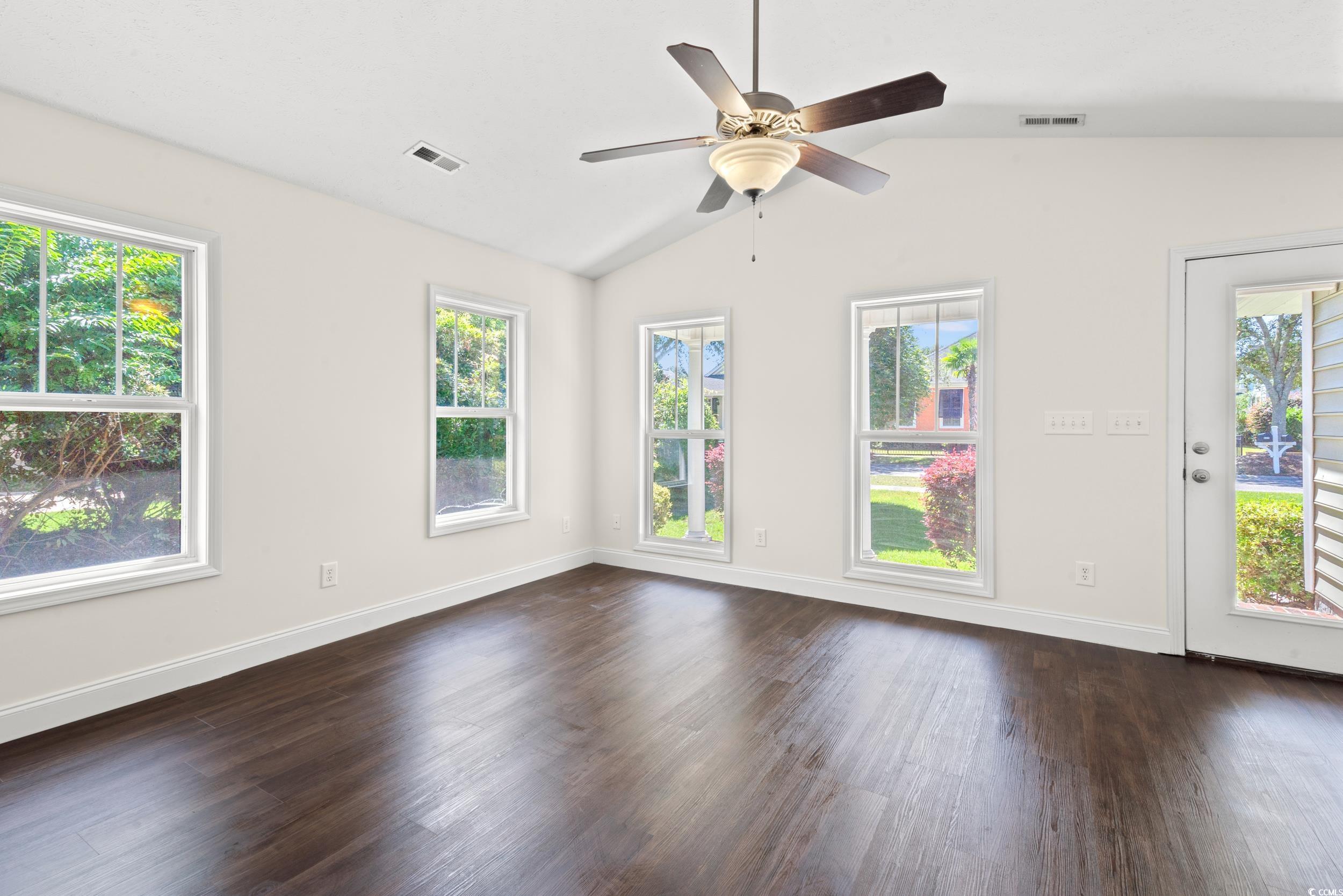 416 Greenwich Dr. Property Photo 3