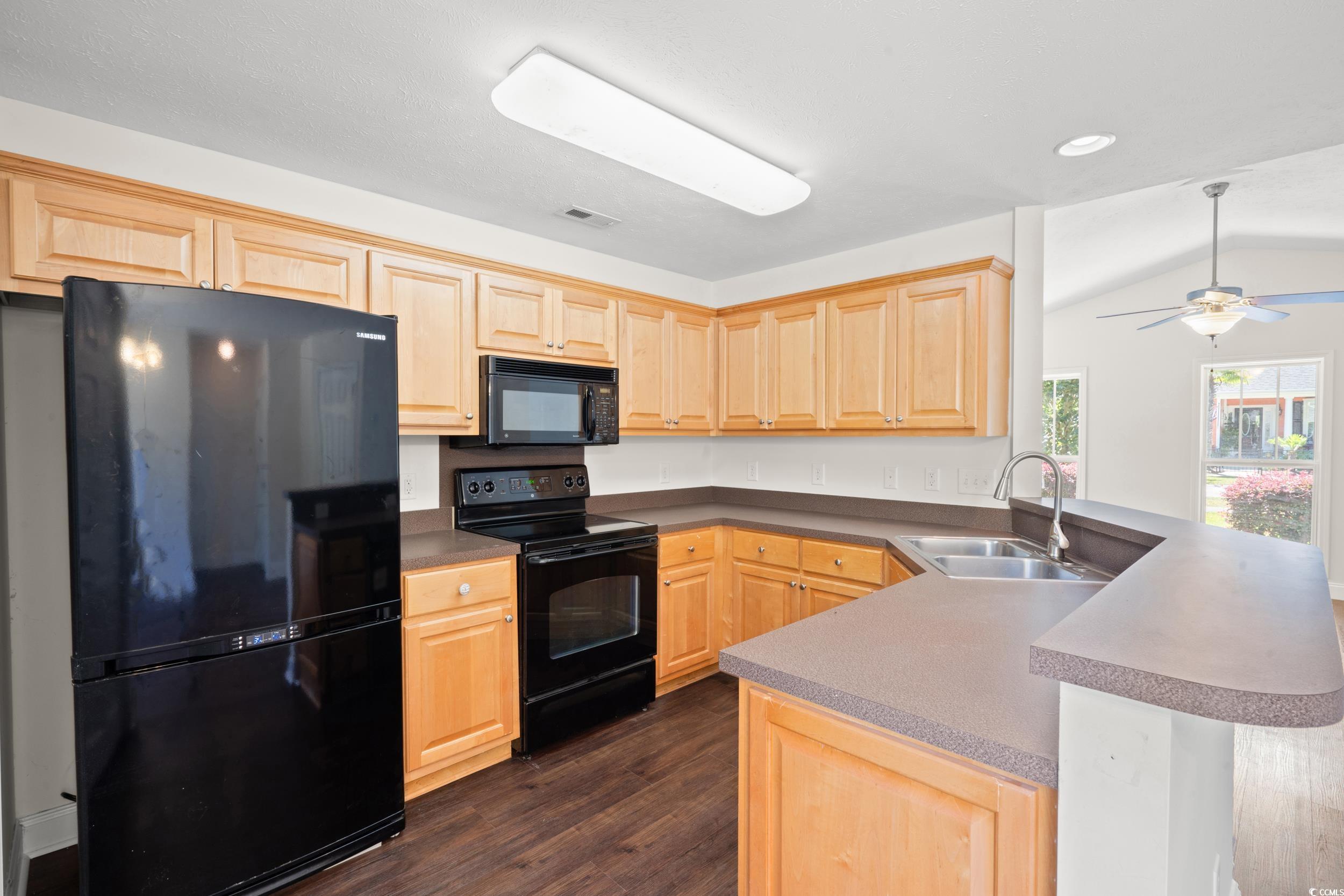 416 Greenwich Dr. Property Photo 6